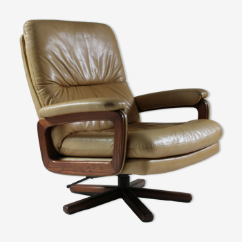 Leather lounge chair by André Vandenbeuck