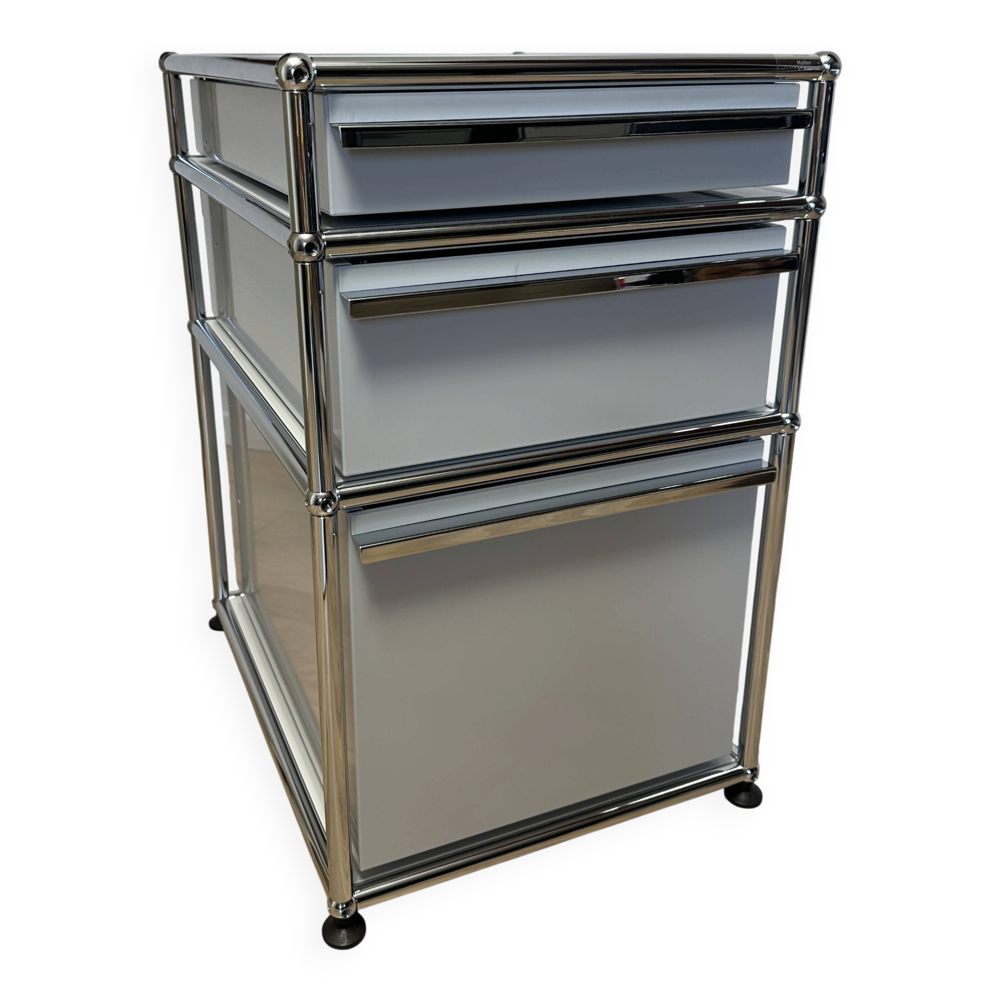 USM Haller pedestal in light grey