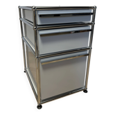 USM Haller pedestal in light grey