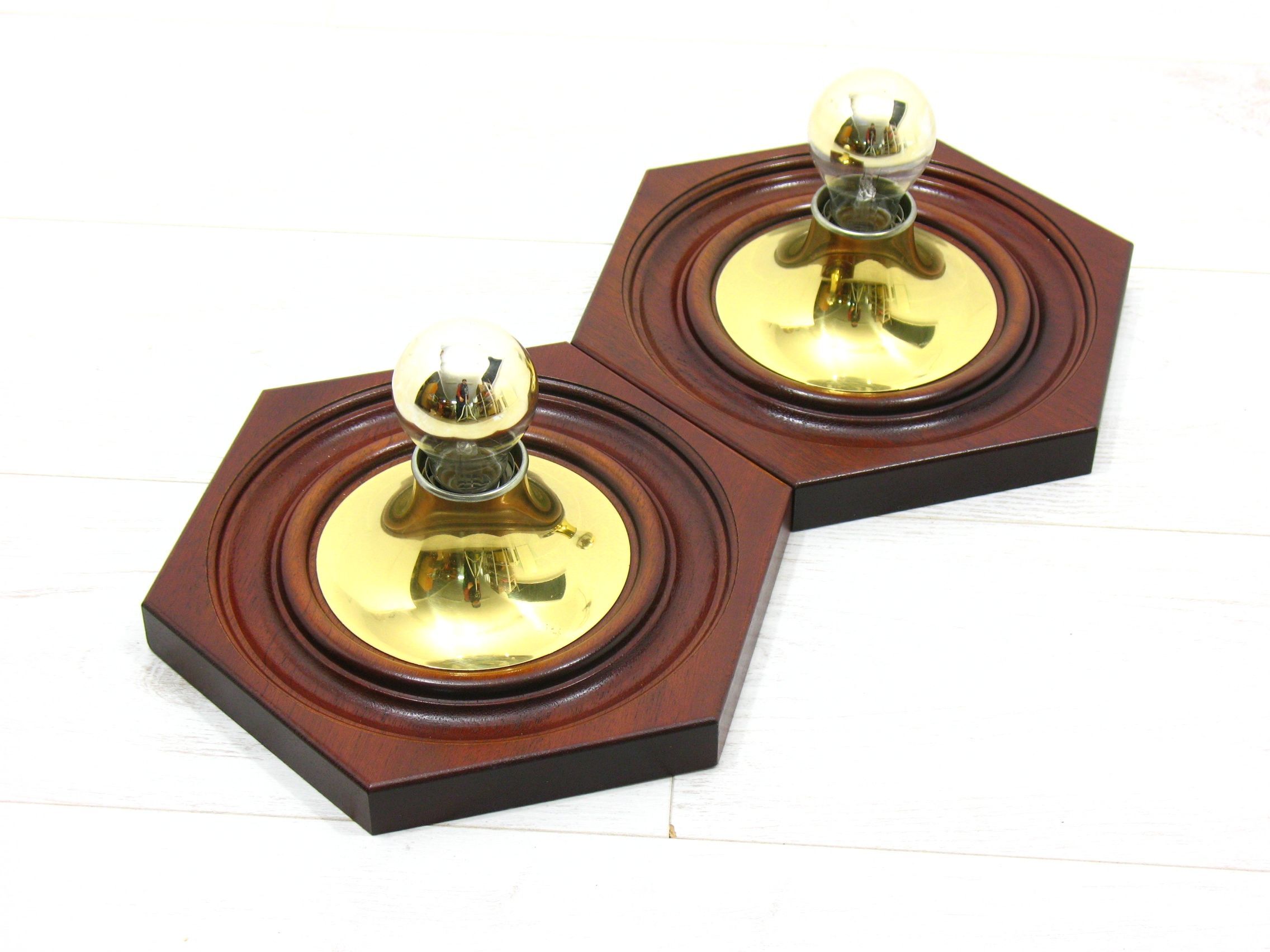 2 appliques hexagonales en bois et laiton, 1970 / 80