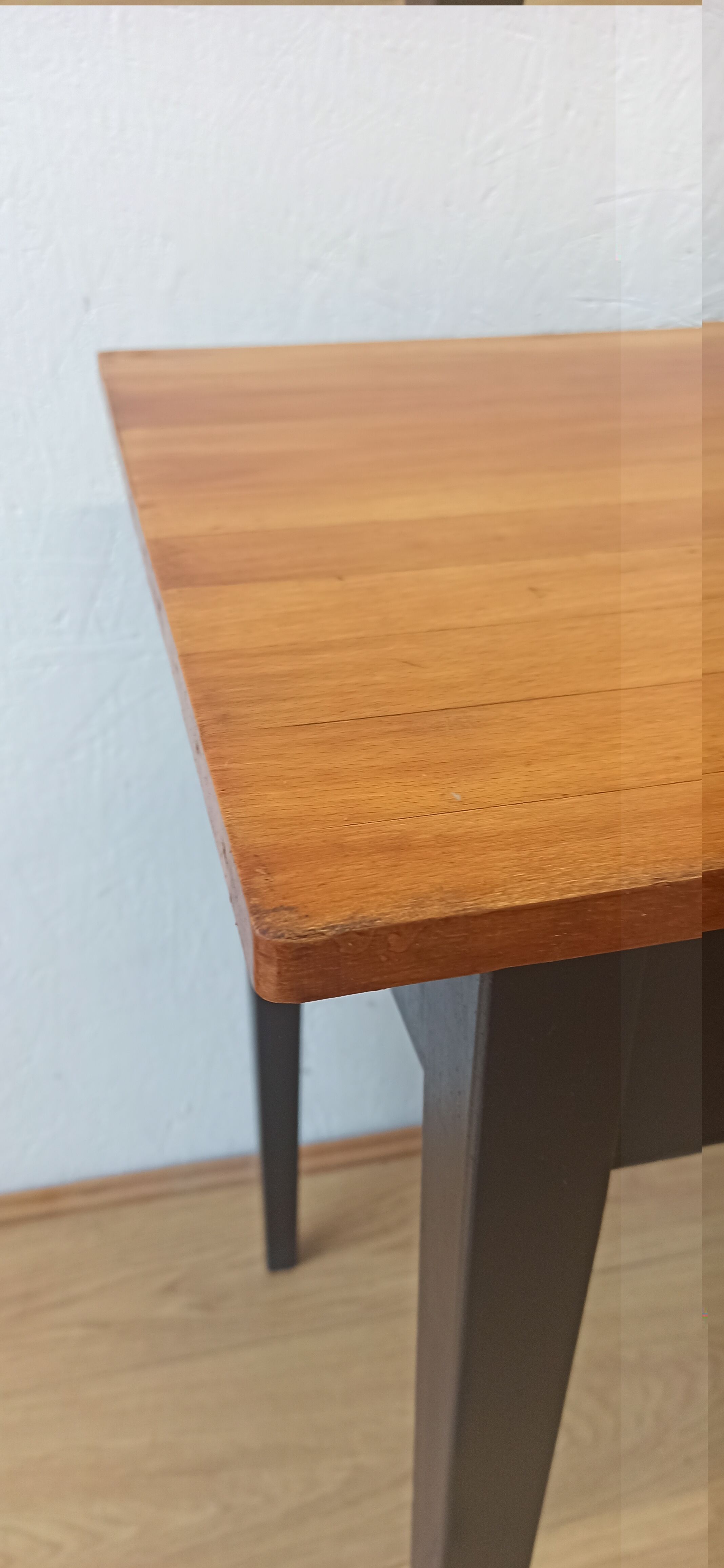 Minimalist kitchen table
