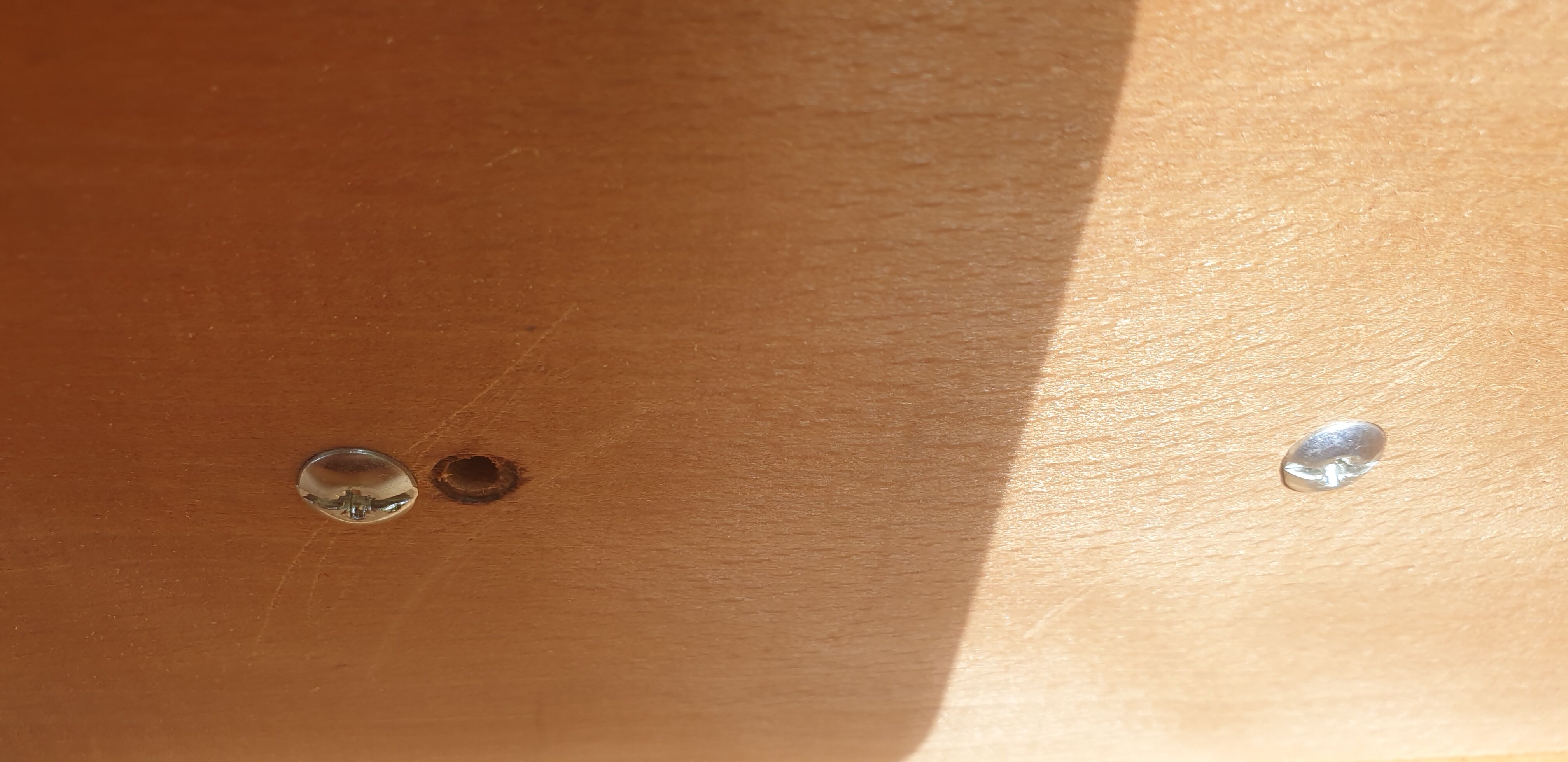 Dresser compass feet