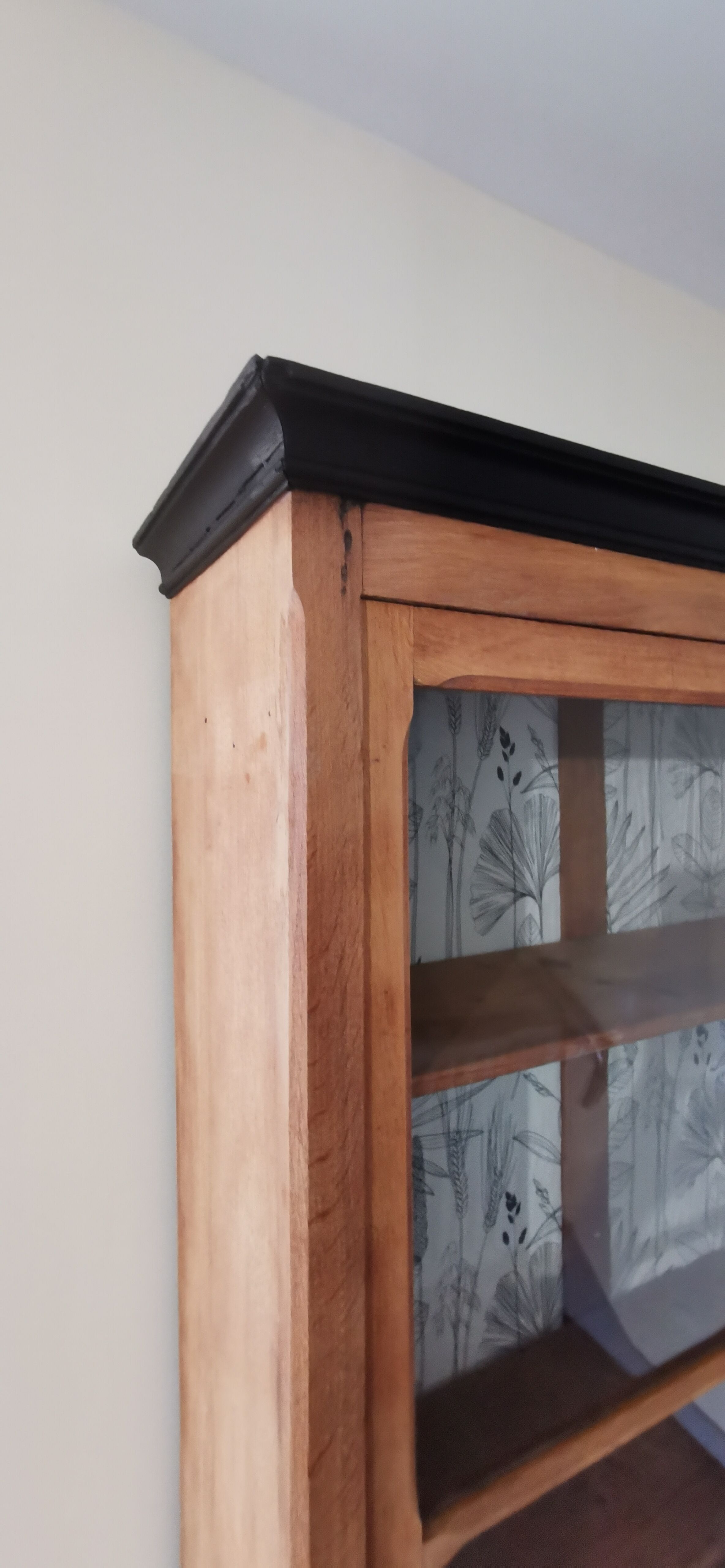 Oak cupboard showcase