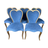 5 chaises velours bleu motifs cœurs