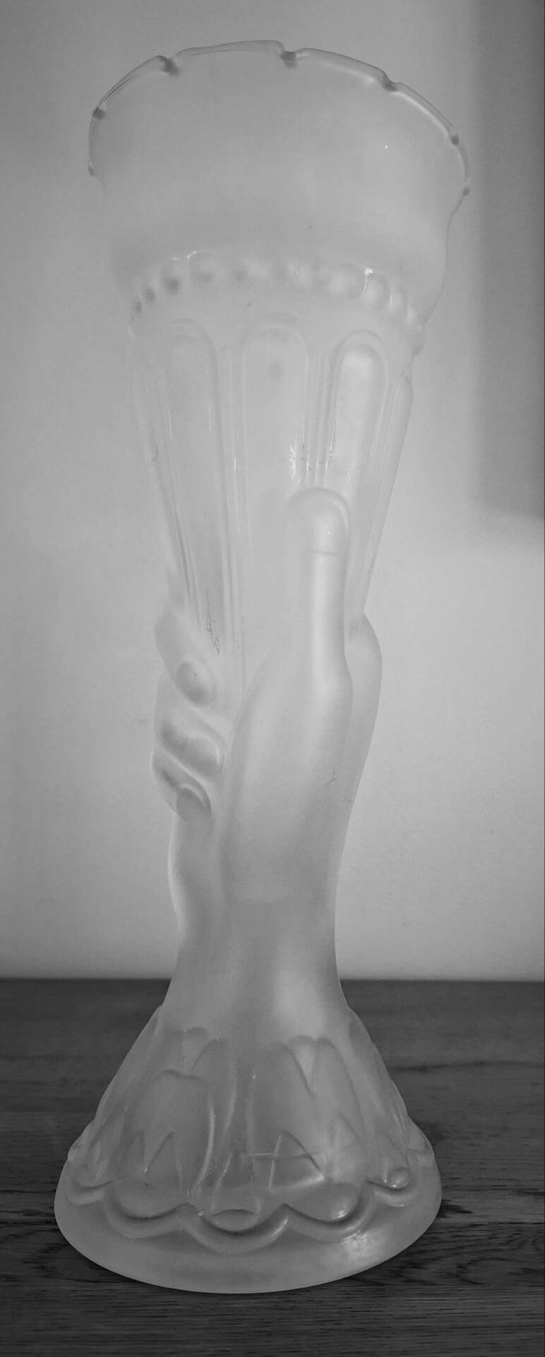 Sculptural vase "Victorian Hand" in frosted moulded glass — 19th century