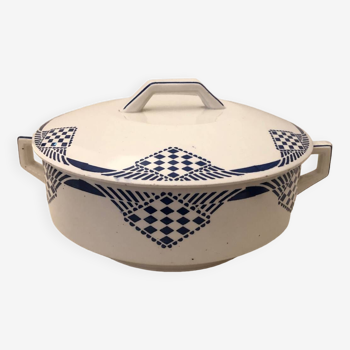 Pantin tureen, wolf mill