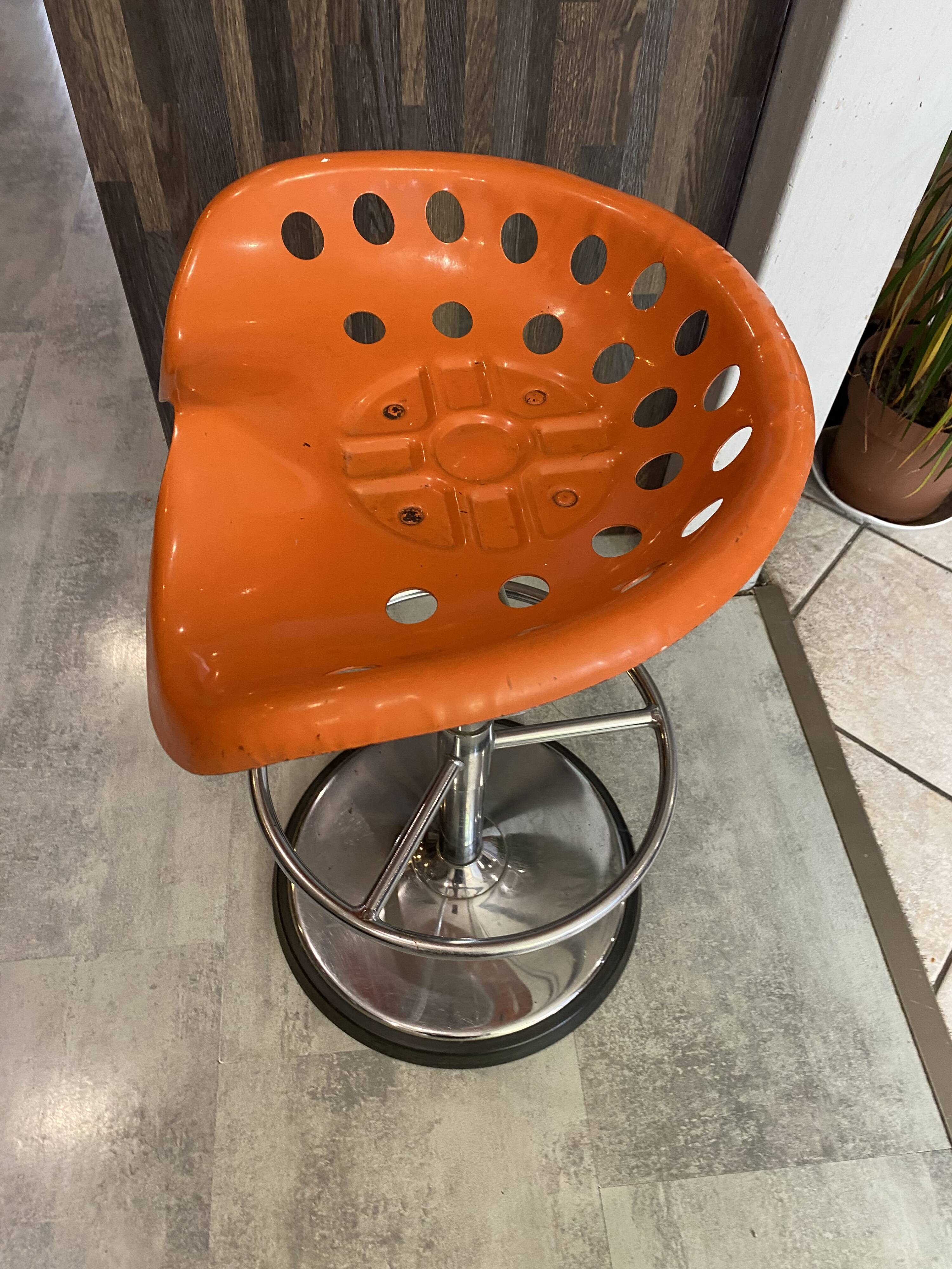 Orange tractor stool Pivoting mower Etienne Fermigier mirima 70