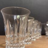 Suite de 10 verres à alcool en cristal taillé