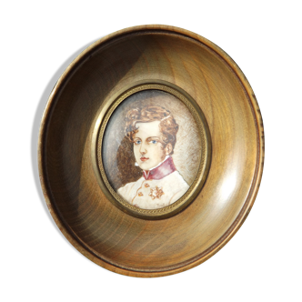 Miniature oil