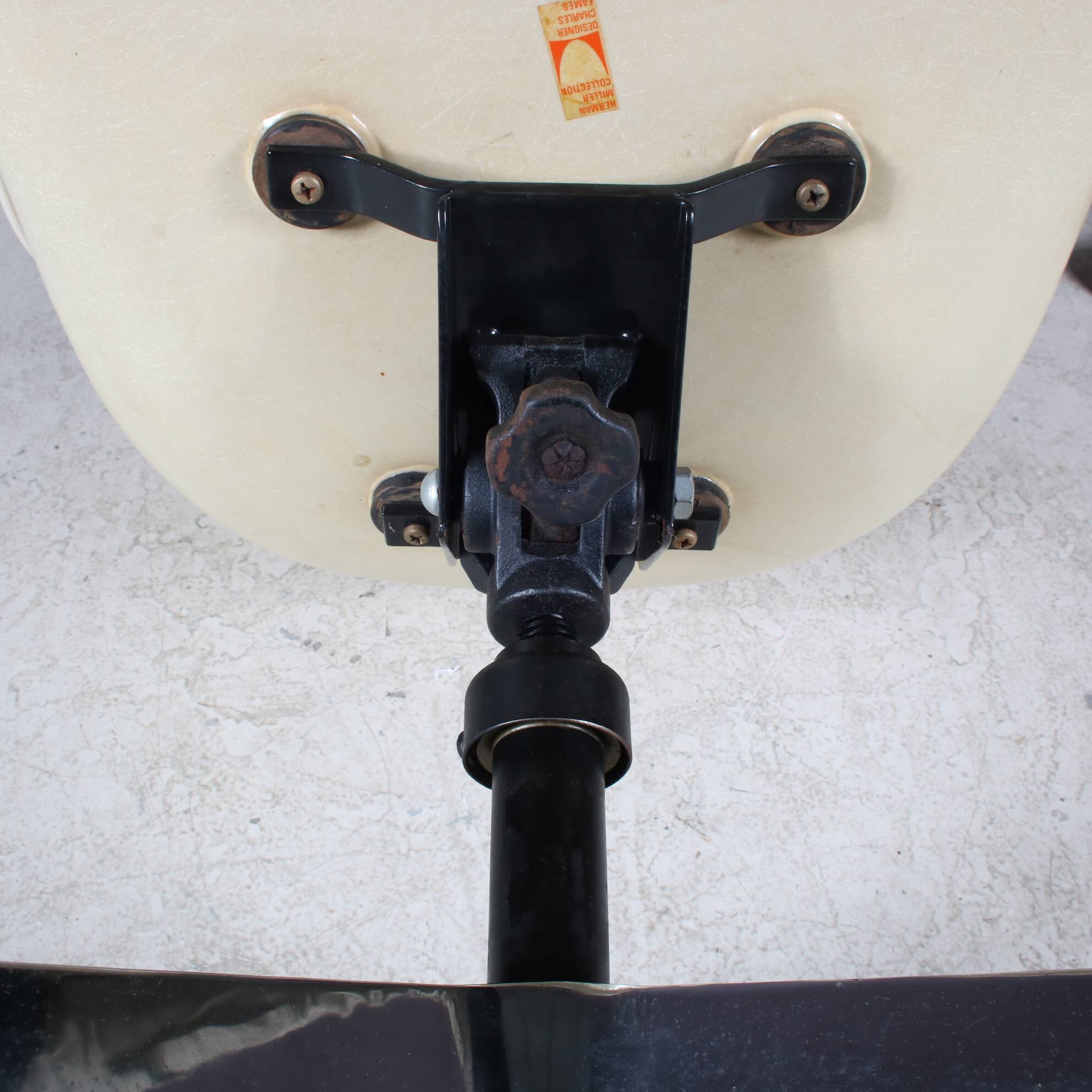 1970s office chair by Charles & Ray Eames for Herman Miller, USA