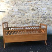Lit enfant en bois pied compas