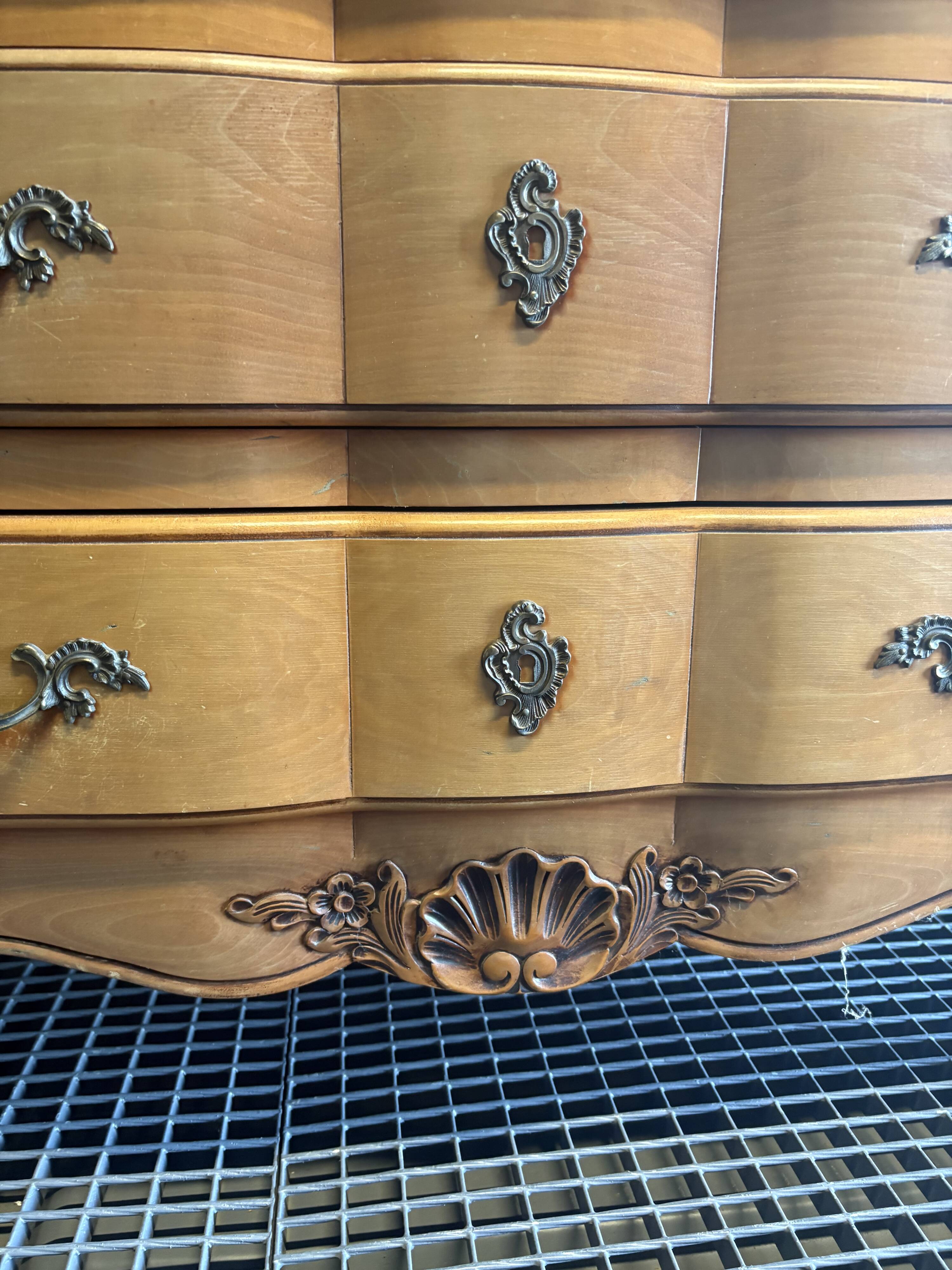 Curved 3-drawer commode in Louis XV style
