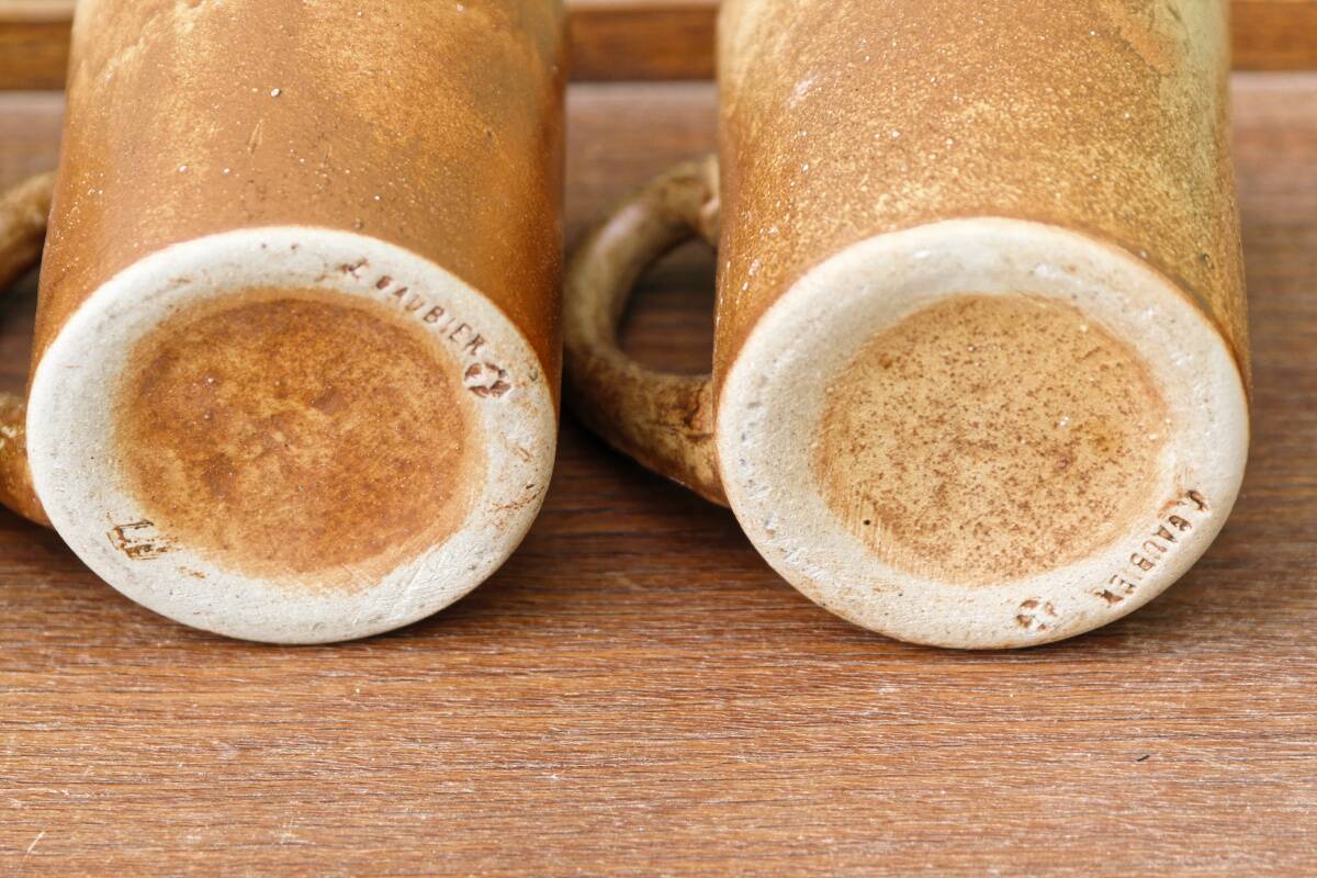 Lot de 4 mugs en grés, signés Jean Gaubier