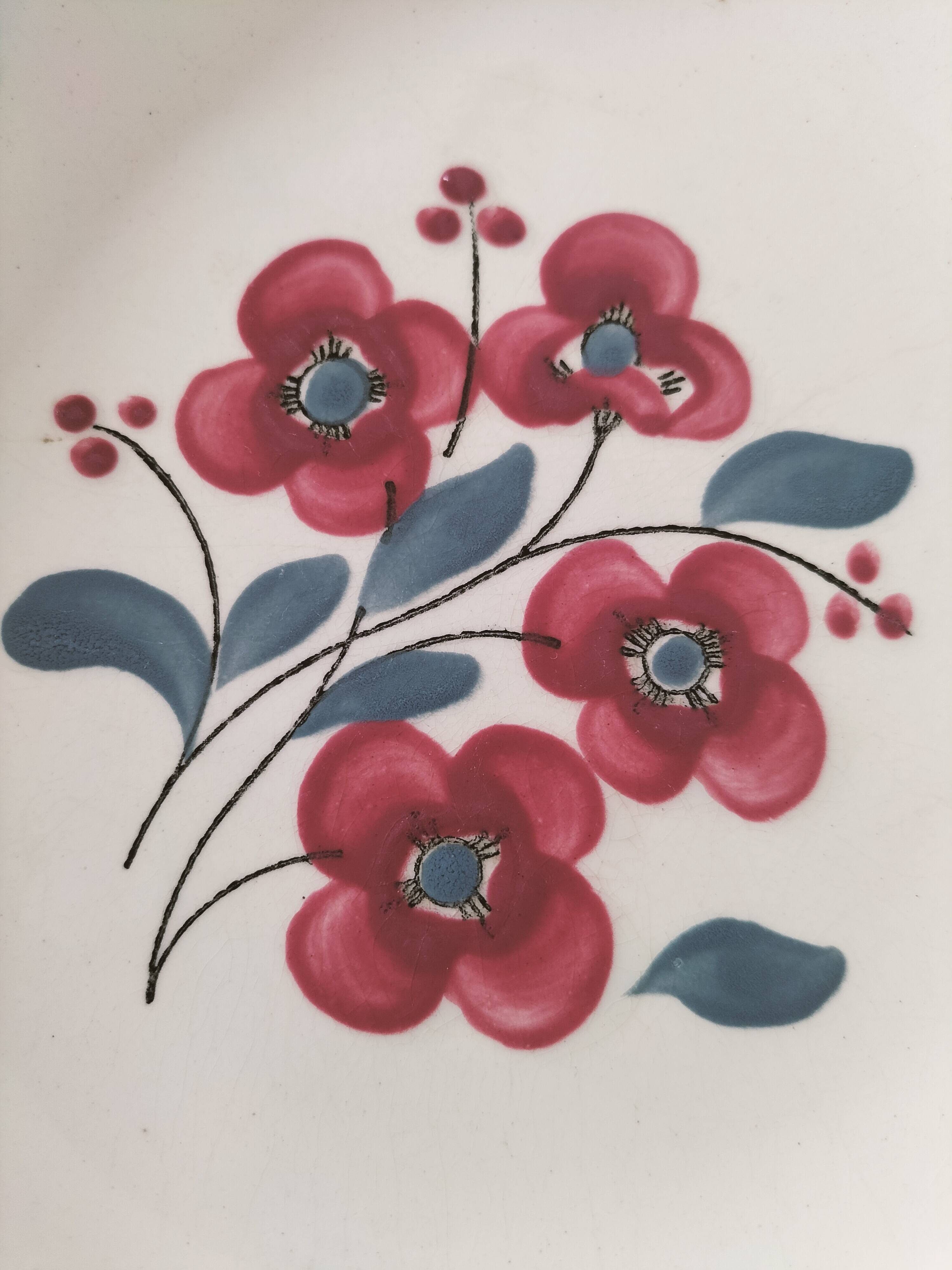 7 Salins Odile soup plates – raspberry flowers & blue border