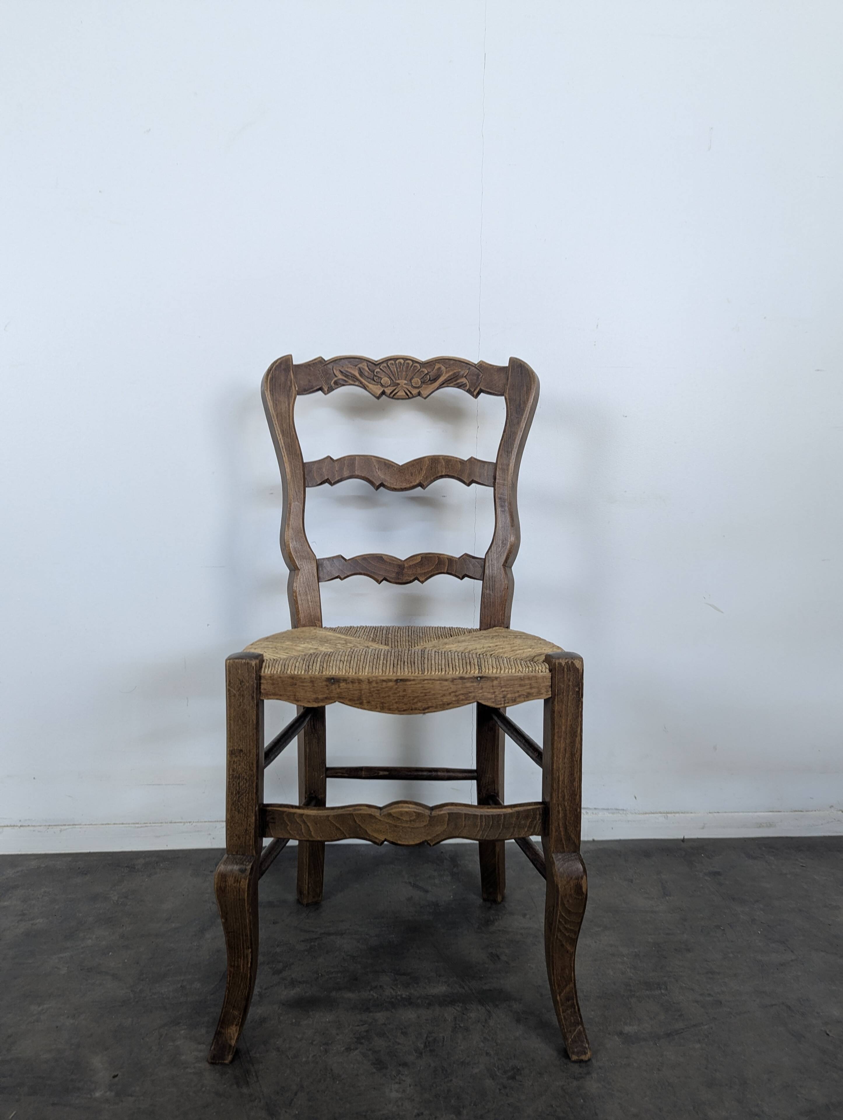 Serie de 4 chaises paillées de style Louis XV