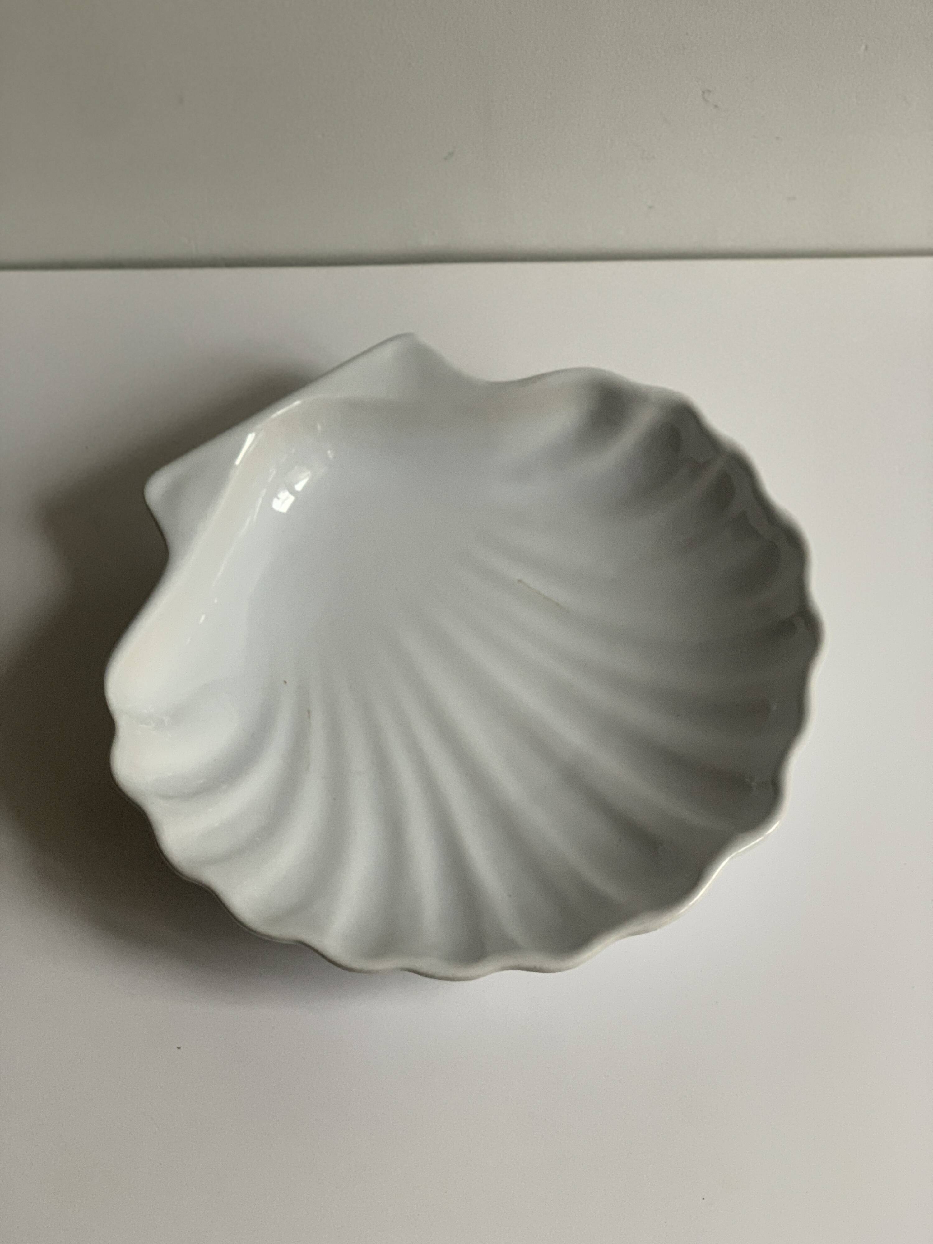 Ceramic shell dish