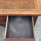 Chippendale-style desk in mahogany veneer.