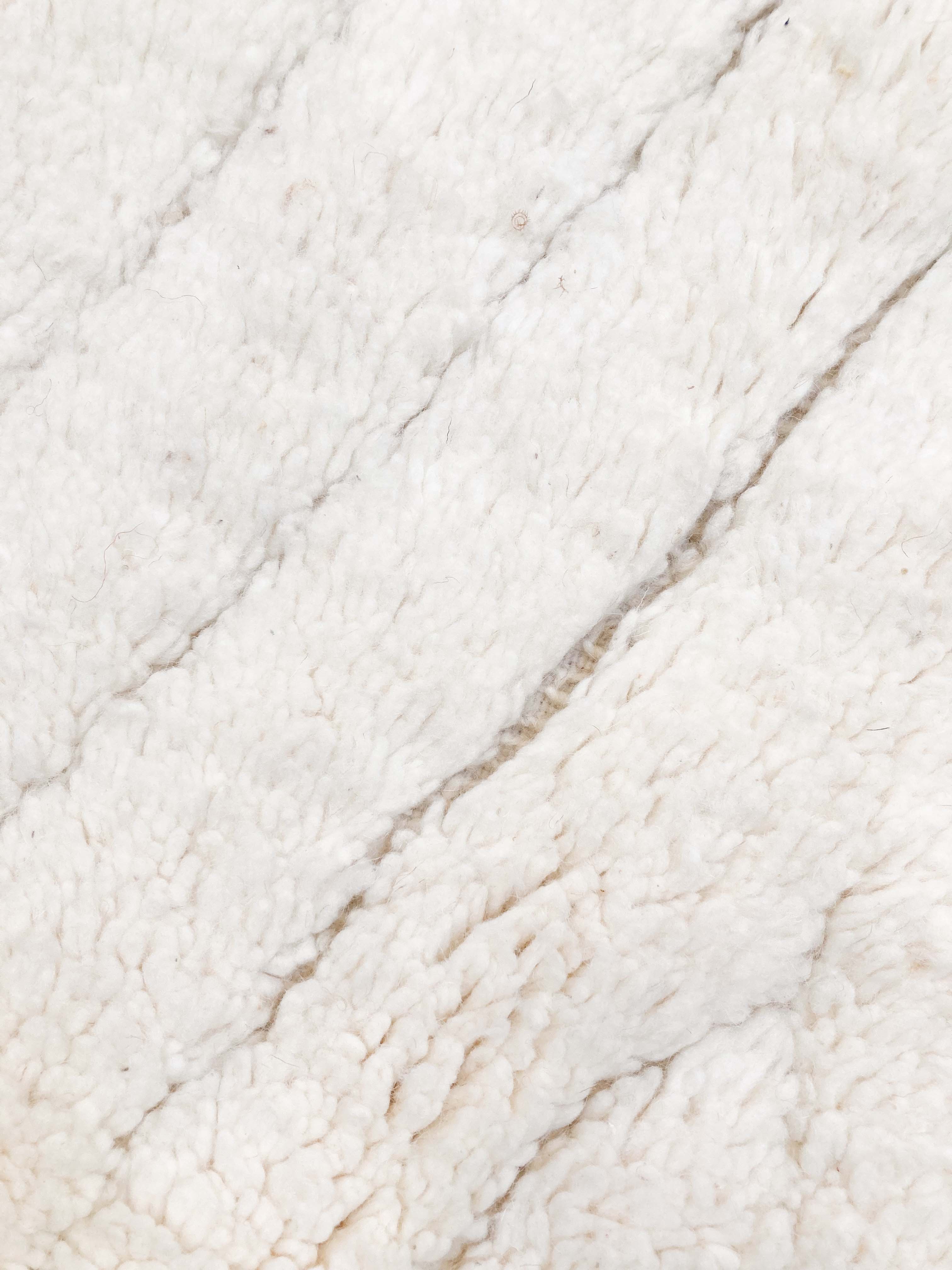 Berber carpet beni ouarain unbleached plain with large diamonds engraved 254x157m