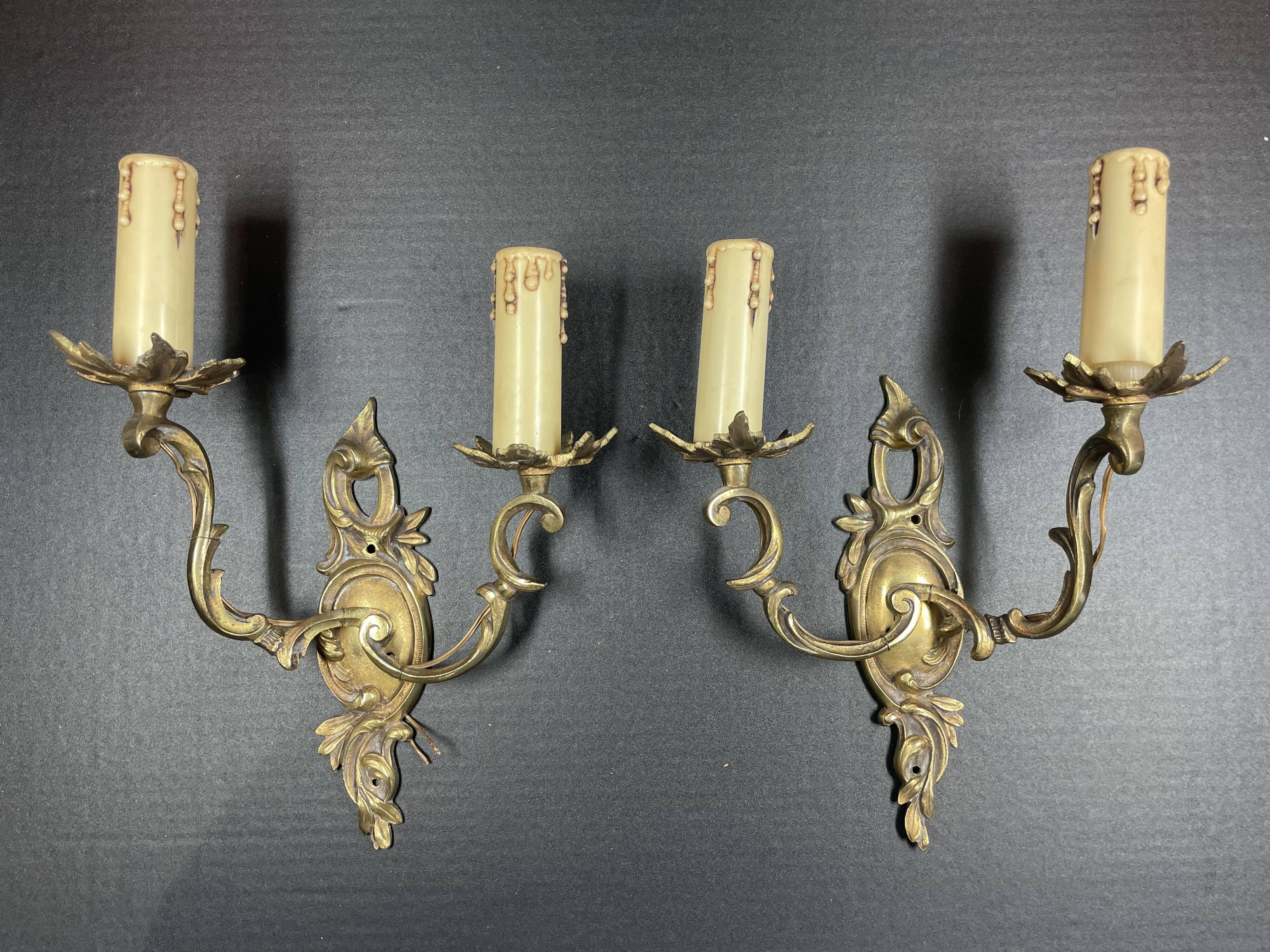 Paire d'applique en bronze de style Louis XV  hauteur 27 cm haut de douille