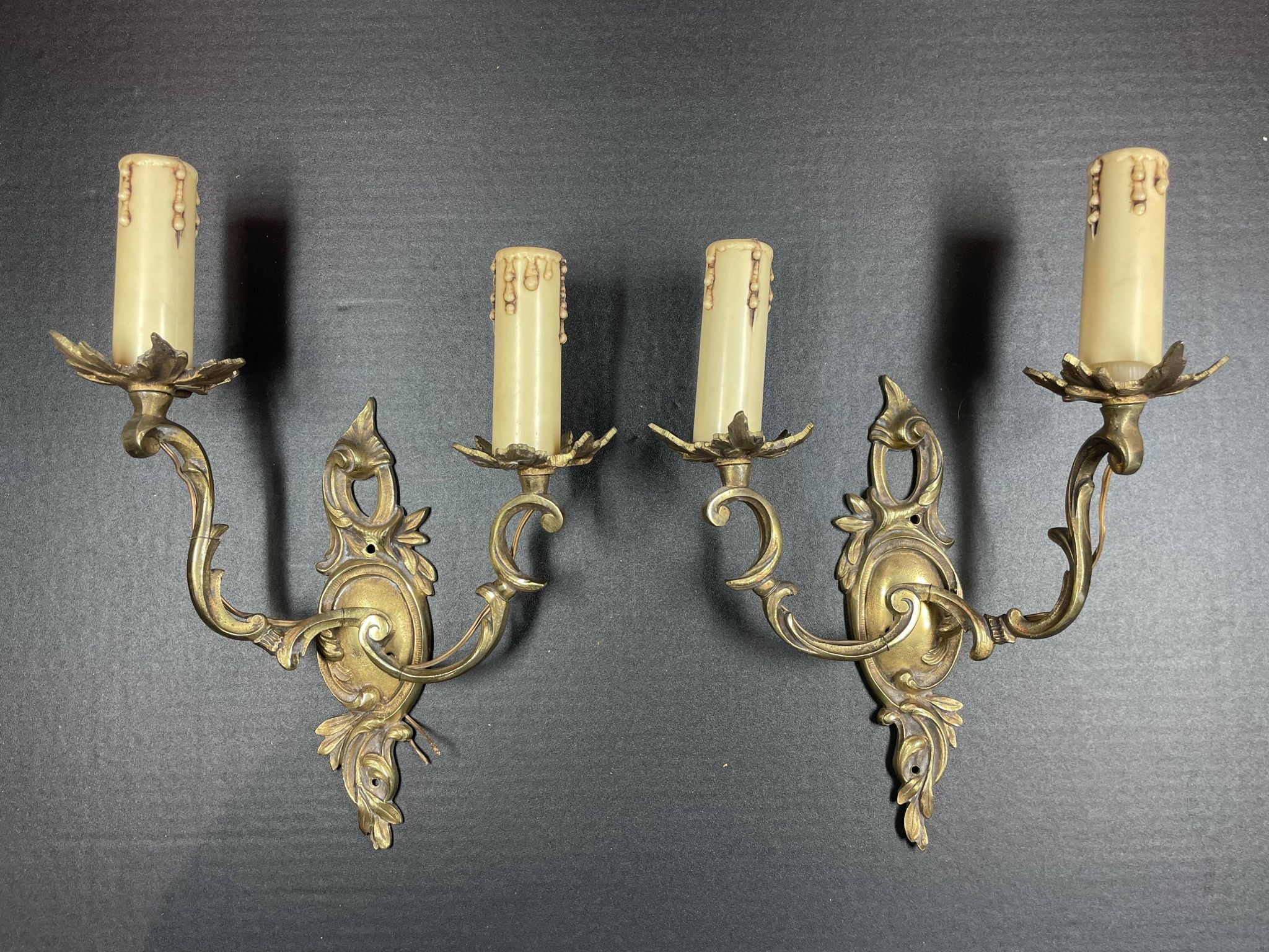 Pair of Louis XV style bronze wall lamp height 27 cm socket top