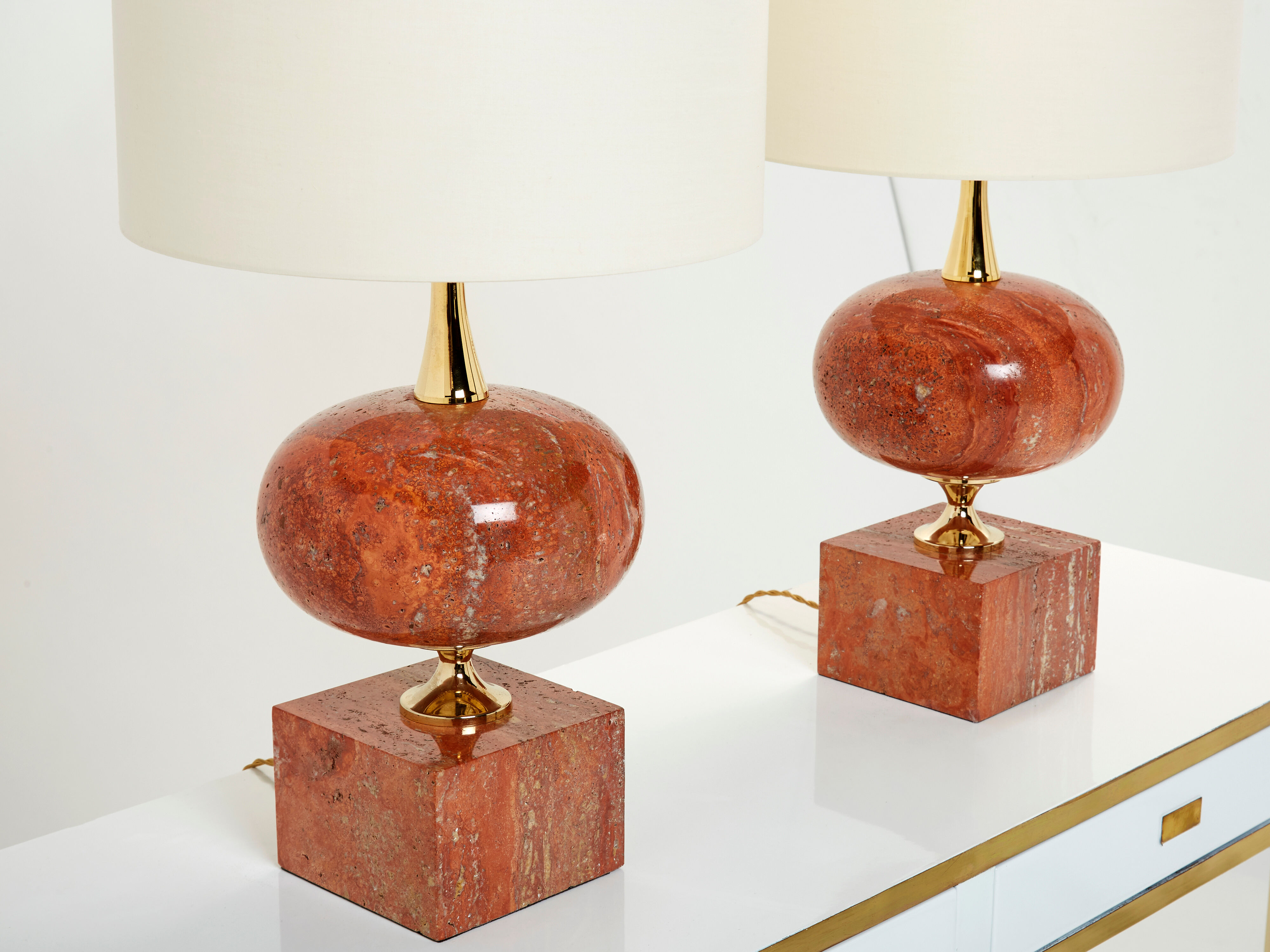 Pair of lamps in red travertine and brass 1970