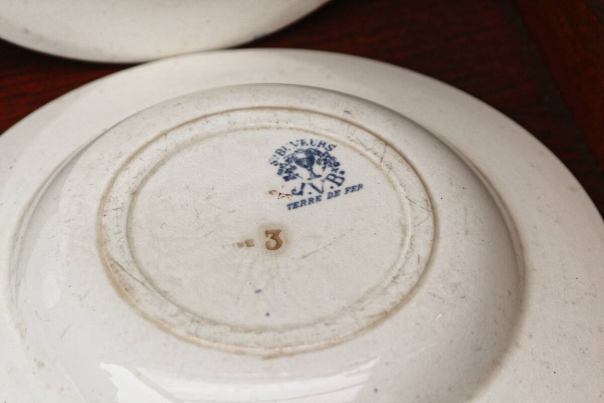 Set of 6 Jules Vieillard iron earth plates, St buveurs model