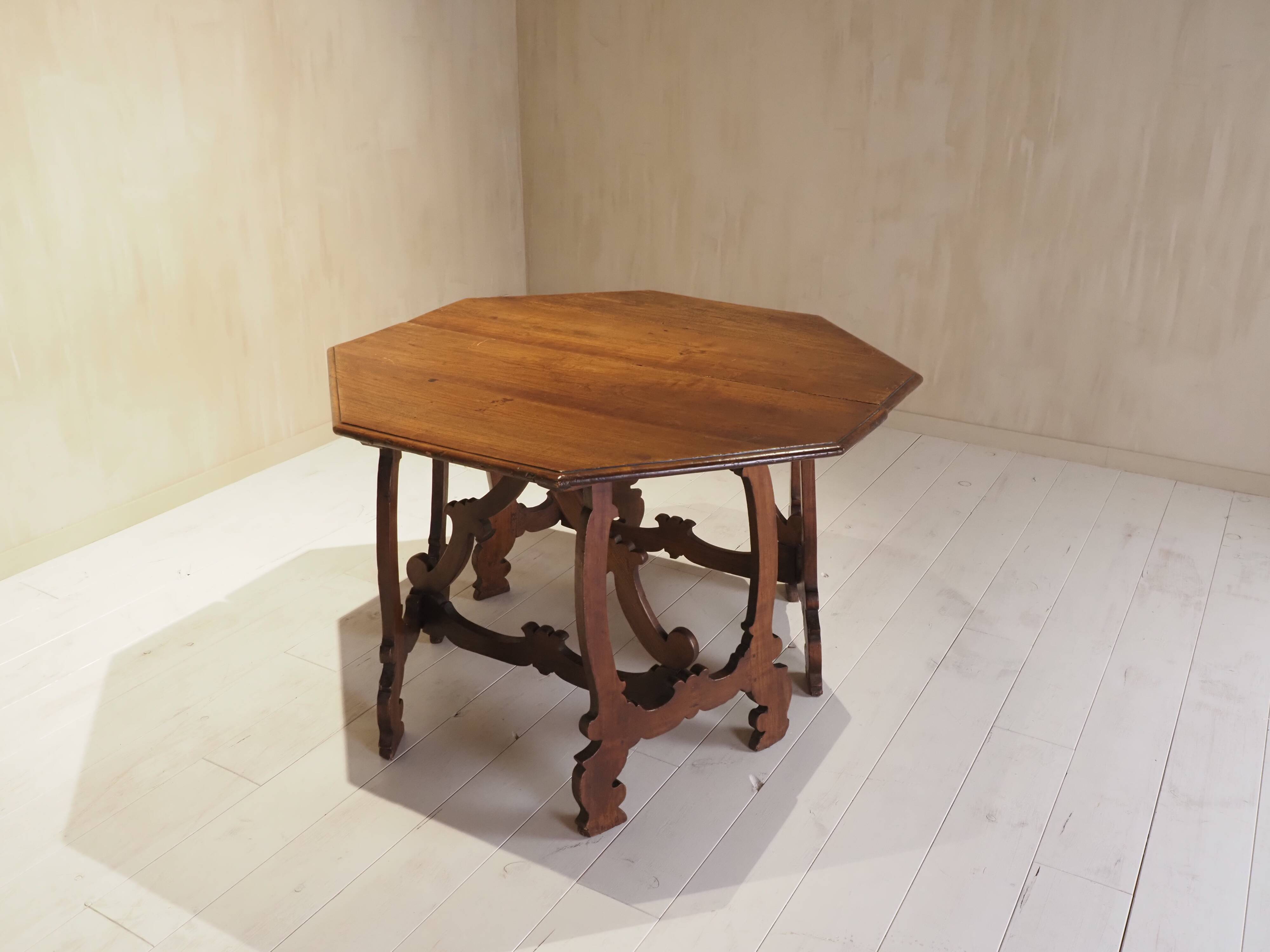 Pair of Italian consoles from the 18th century.