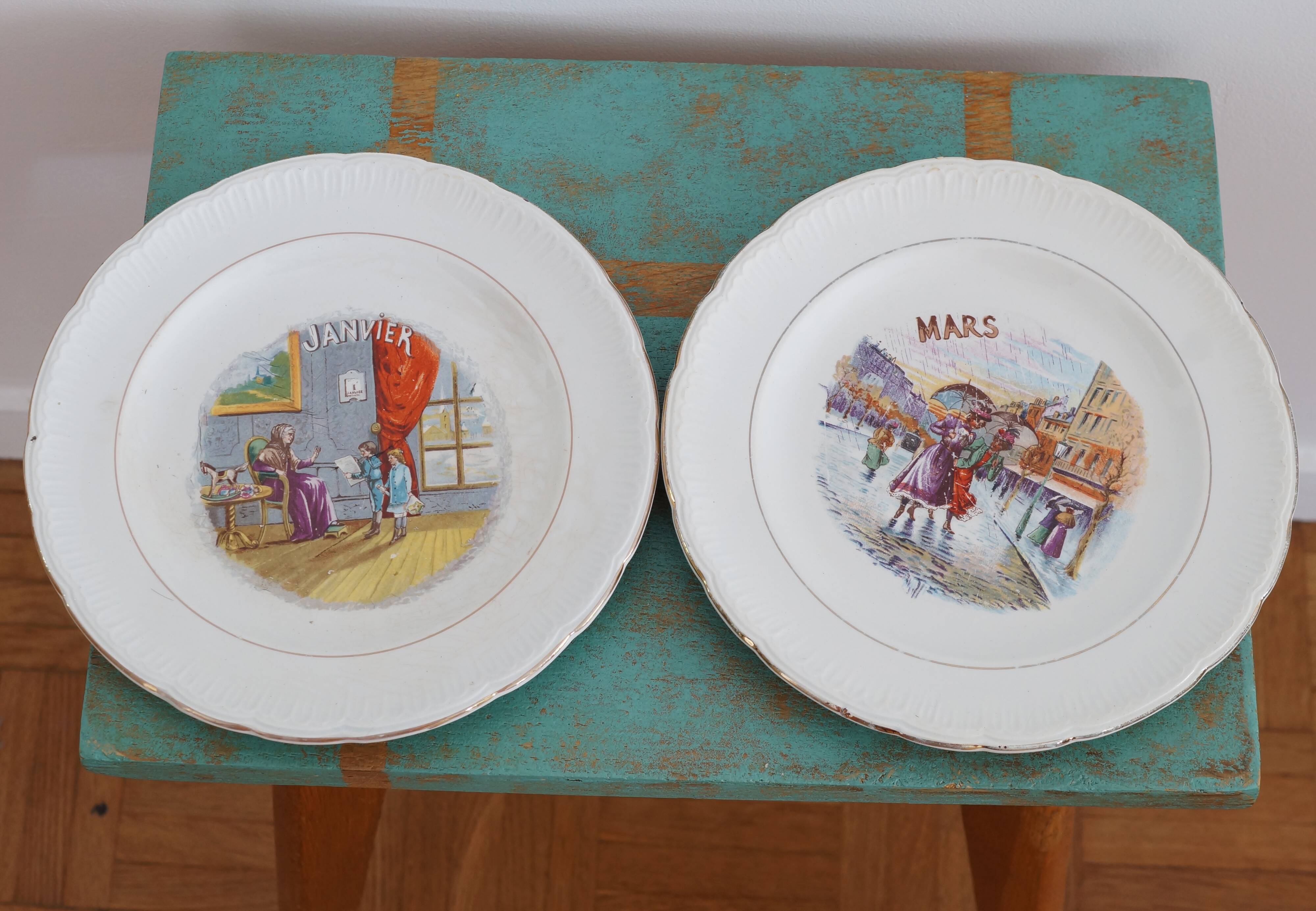 Service of 7 dessert plates St Amand with the months of the year
