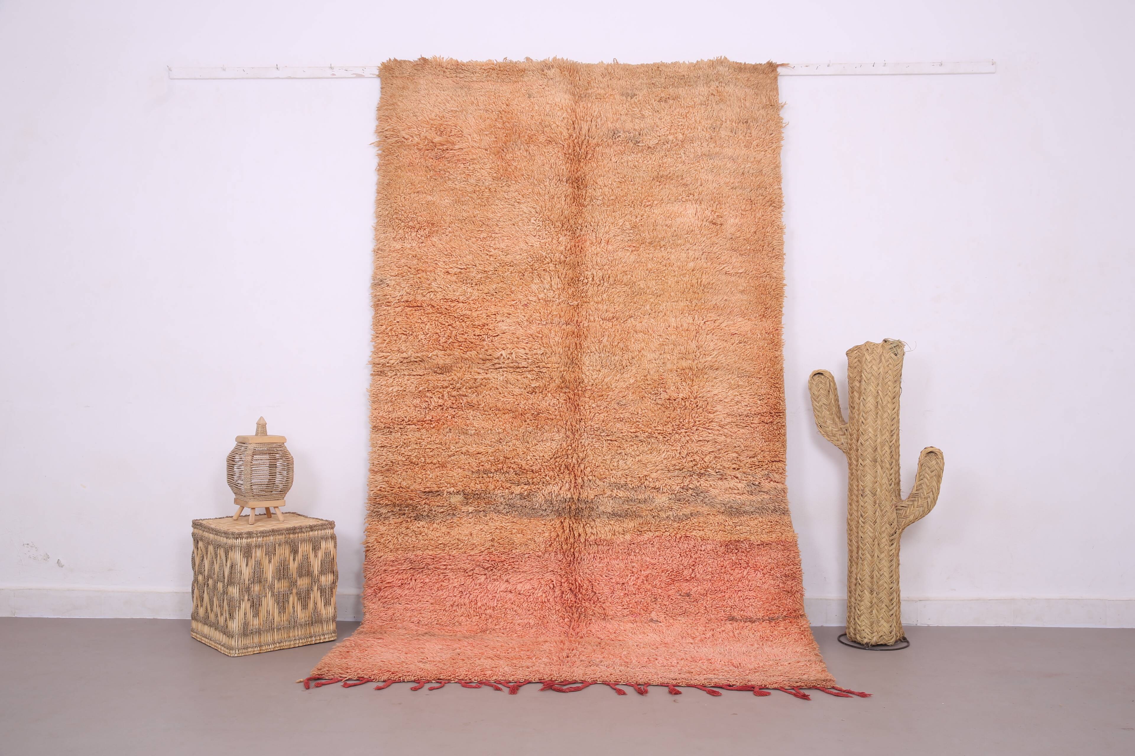 Tapis marocain vintage fait main en laine pêche