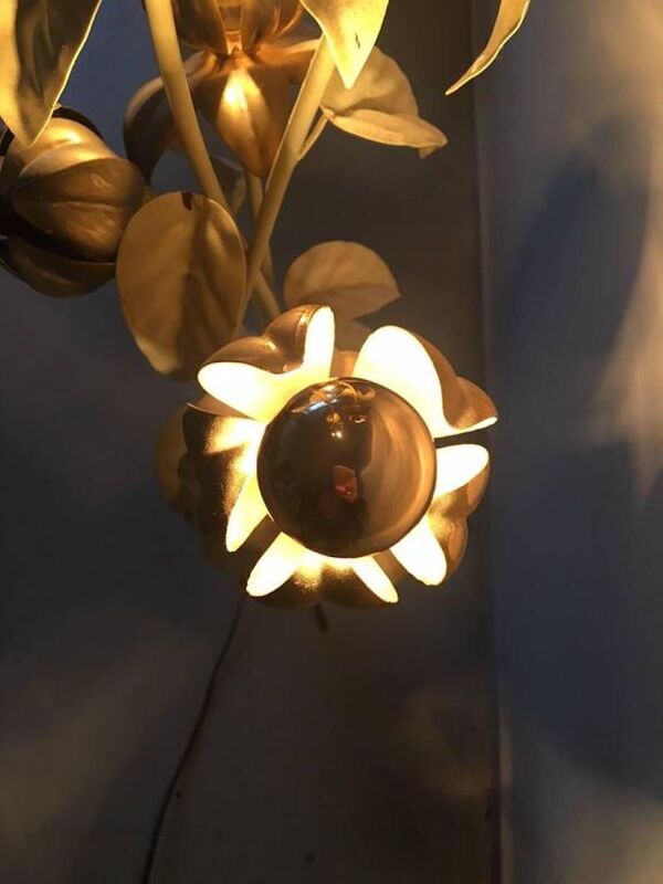 Lampadaire fleuri doré, années 1960-1970
