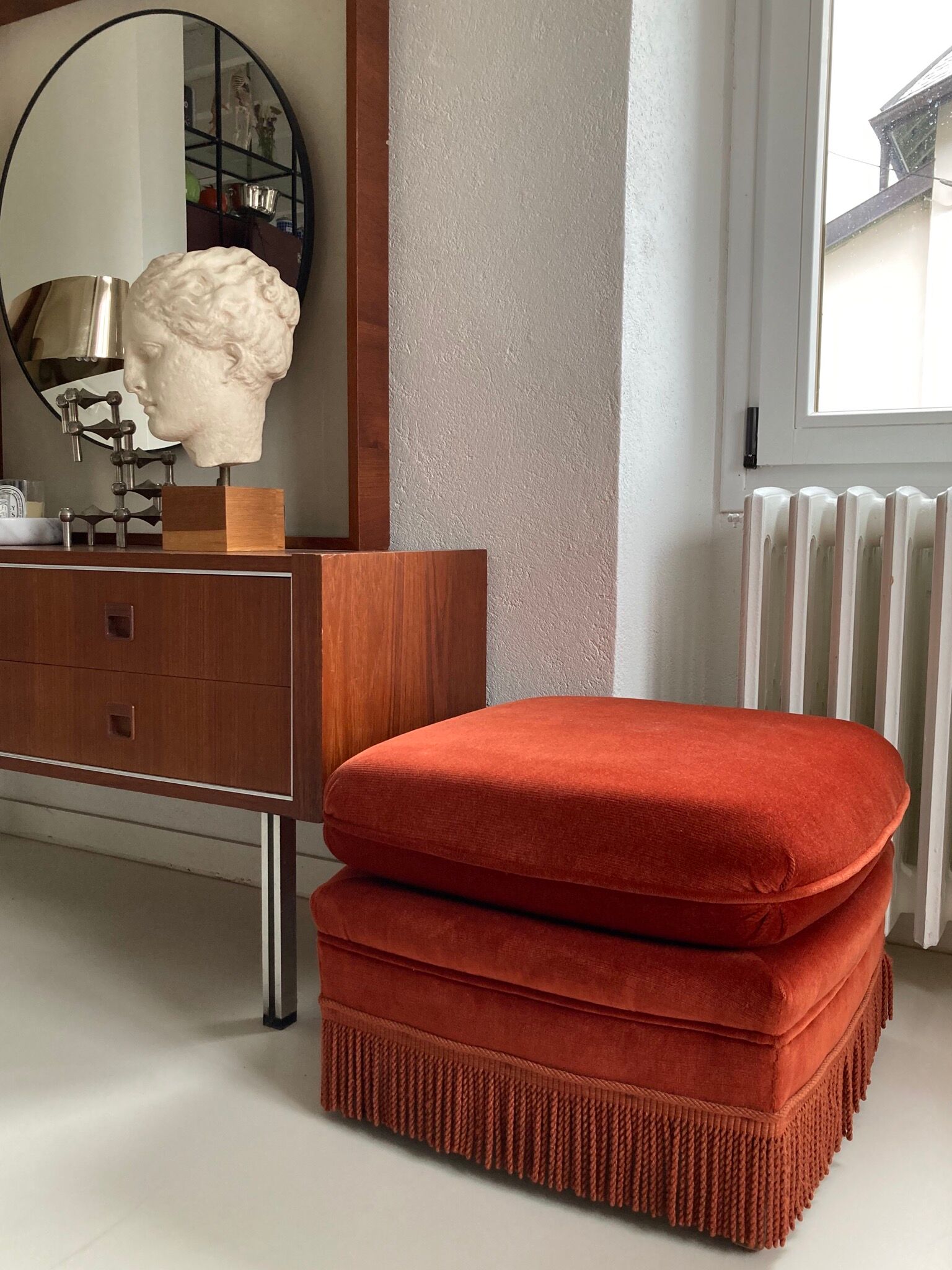 Vintage Jean Roche pouf in orange velvet with fringes