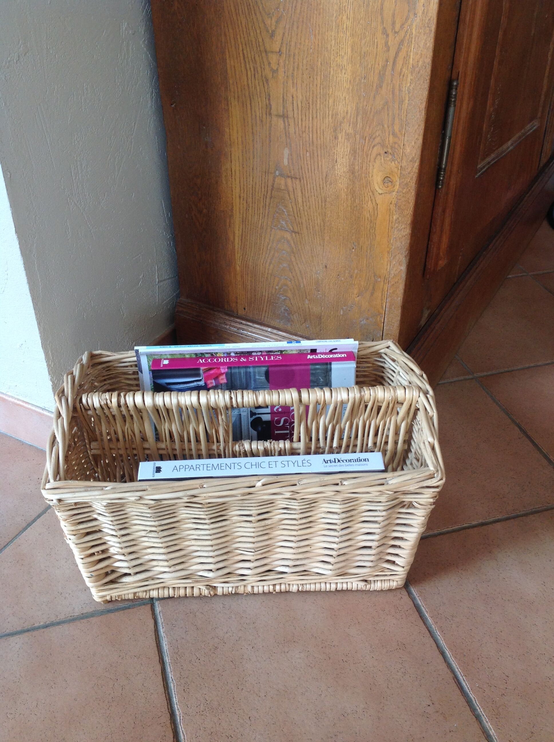 Wicker magazine holder / vintage 60s-70s