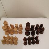 Box of 32 boxwood chess pawns
