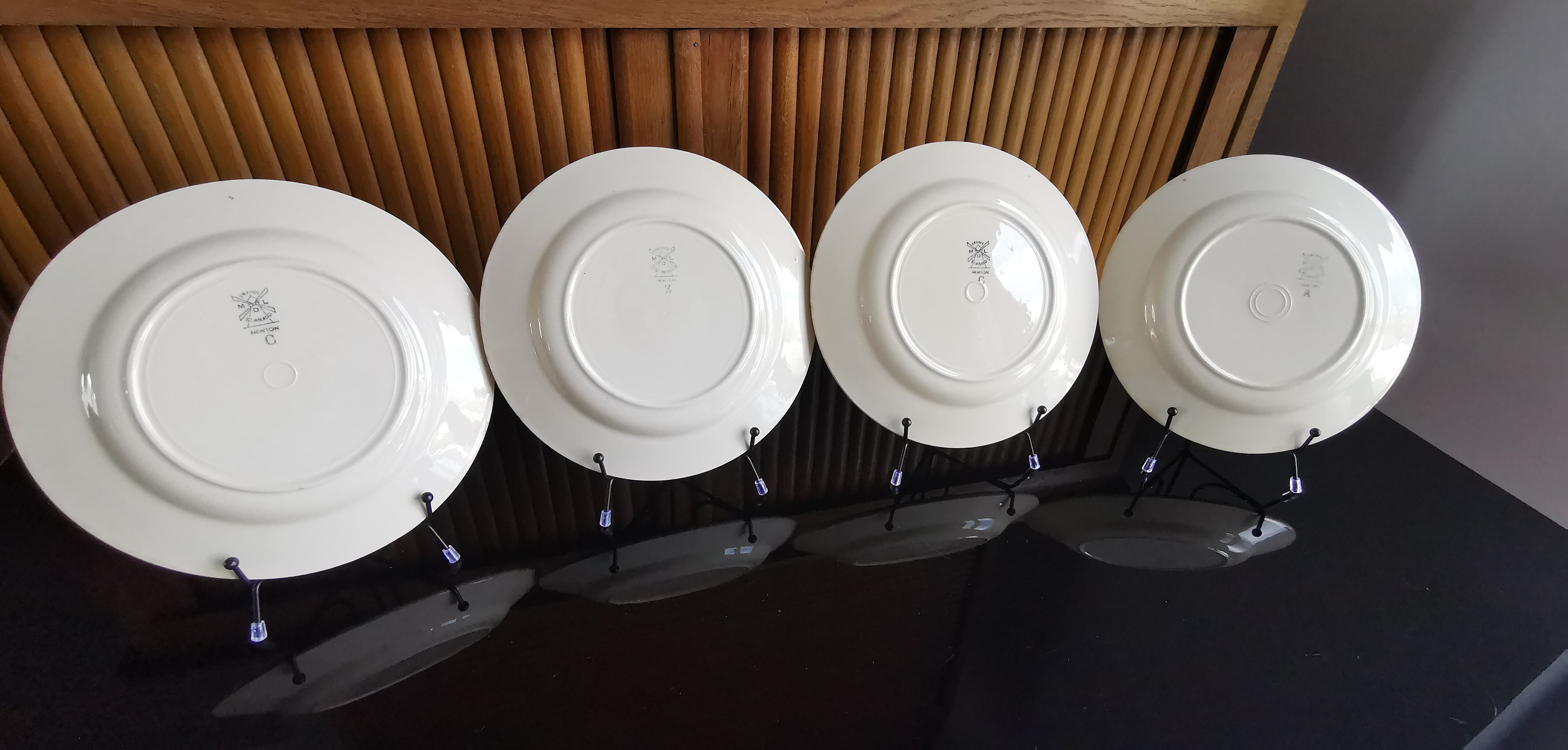 4 flat plates in earthenware, St Amand, Newton service