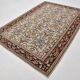 Kilim persan tons crème et bordeaux, motifs floraux élégants vintage