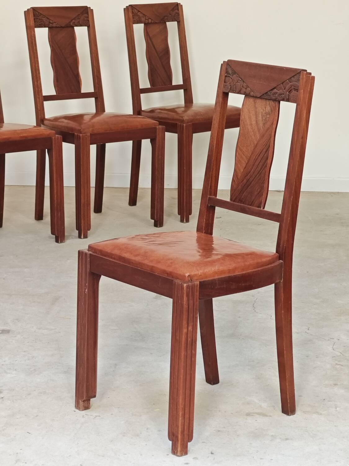 Set of 6 Art Deco chairs in Oak and Walnut with camel leather.