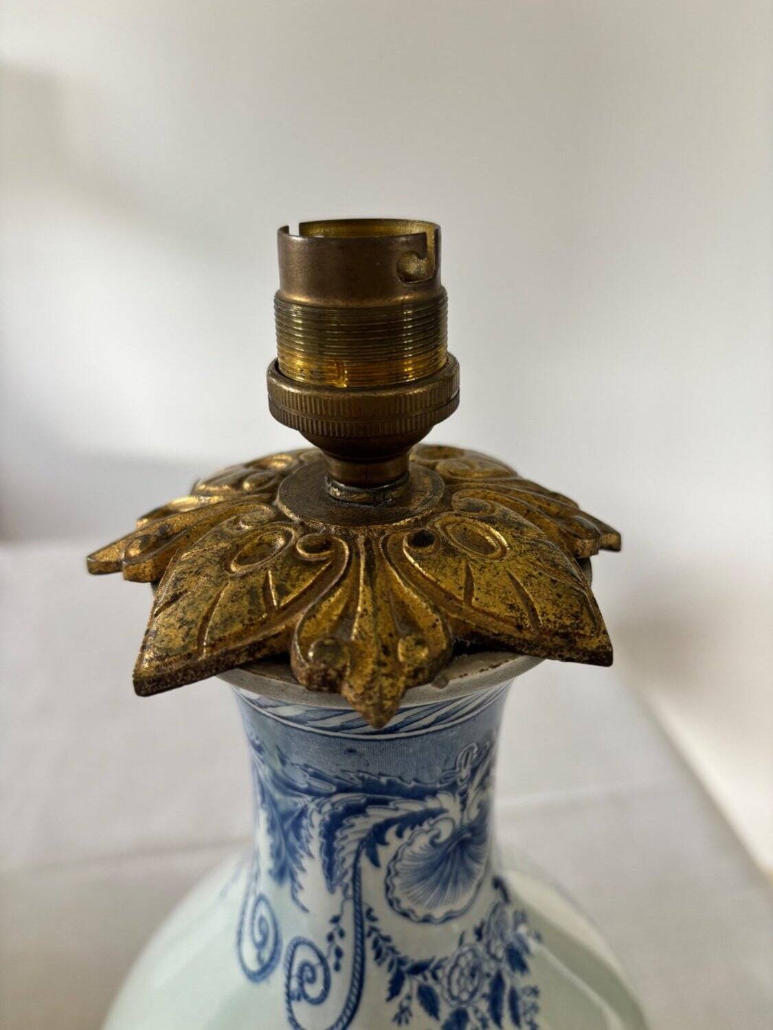 19th-century blue grand feu faience lamp, tripod bronze, fringed lampshade.