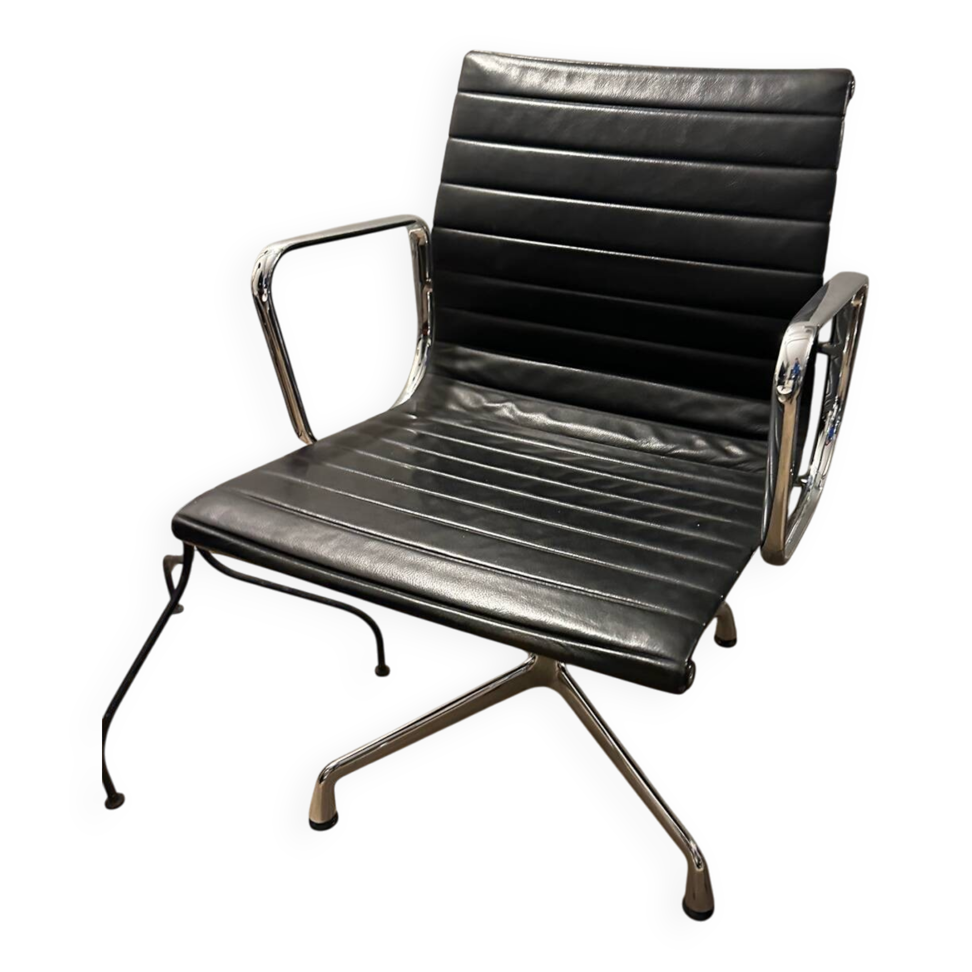 EA 108 Eames armchair, Vitra edition