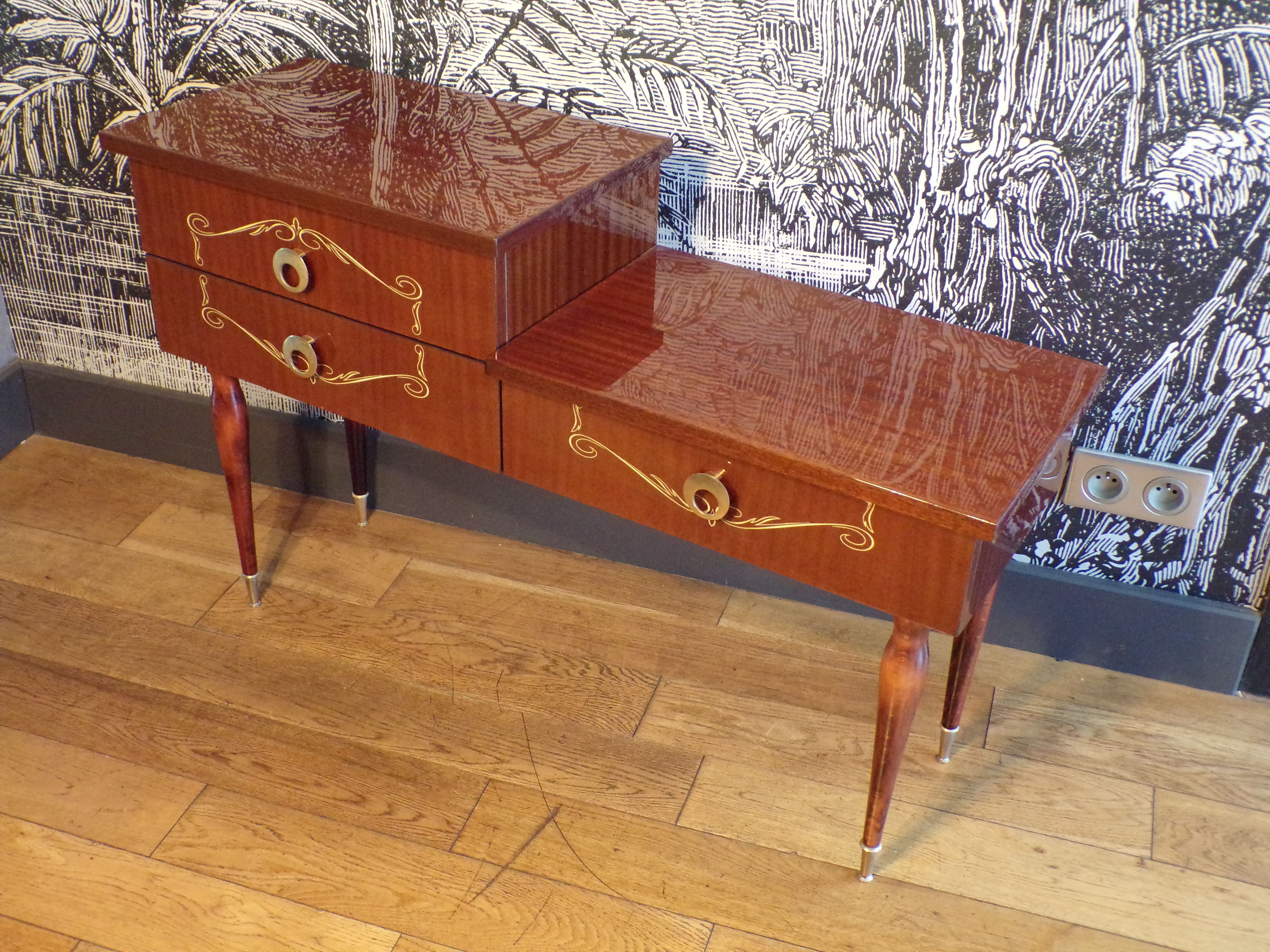 Vintage side table in varnished wood