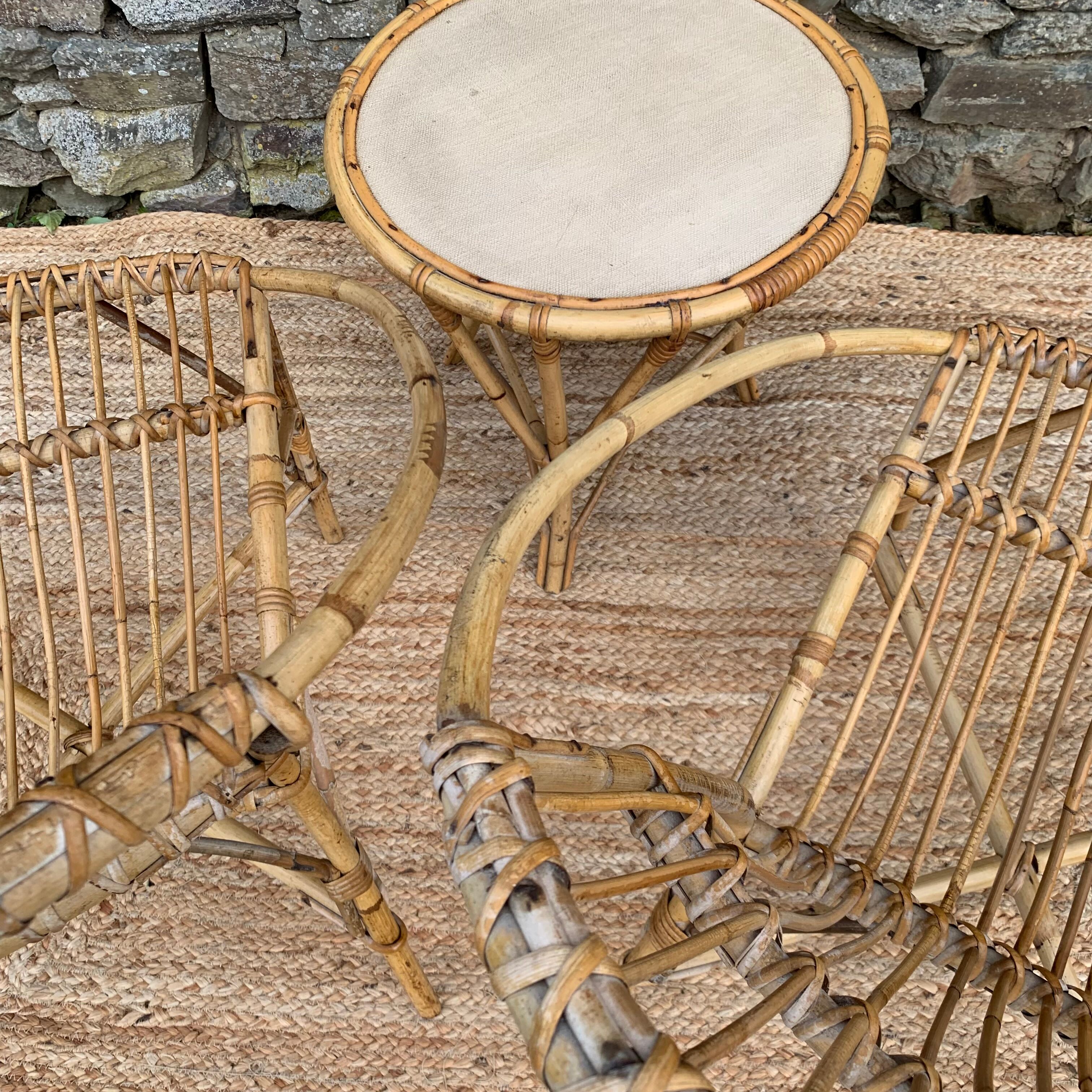 Rattan living room, set of 2 armchairs and a coffee table