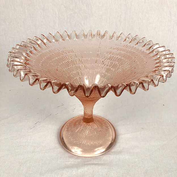 Large cut in molded crystal of pink color