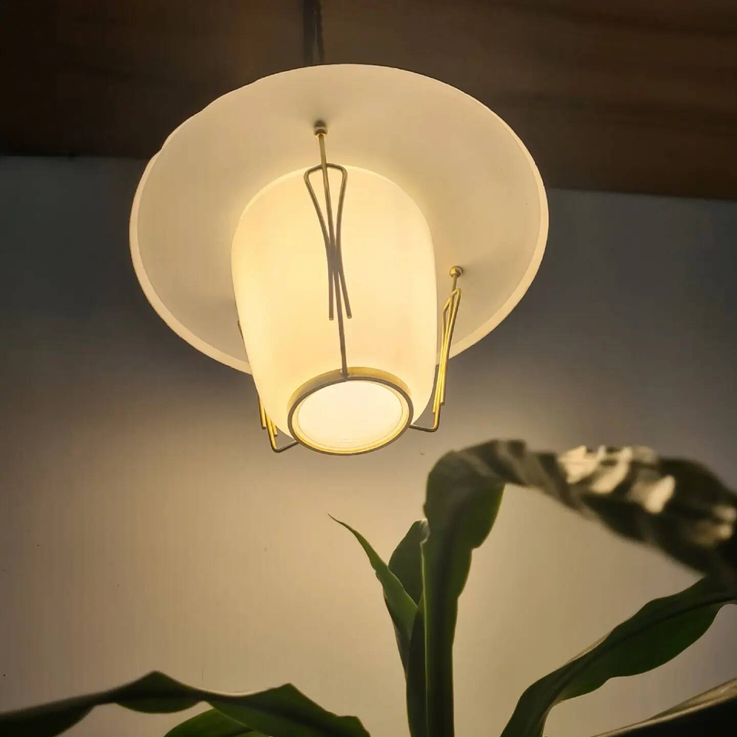 Vintage suspension sheet brass opaline glass