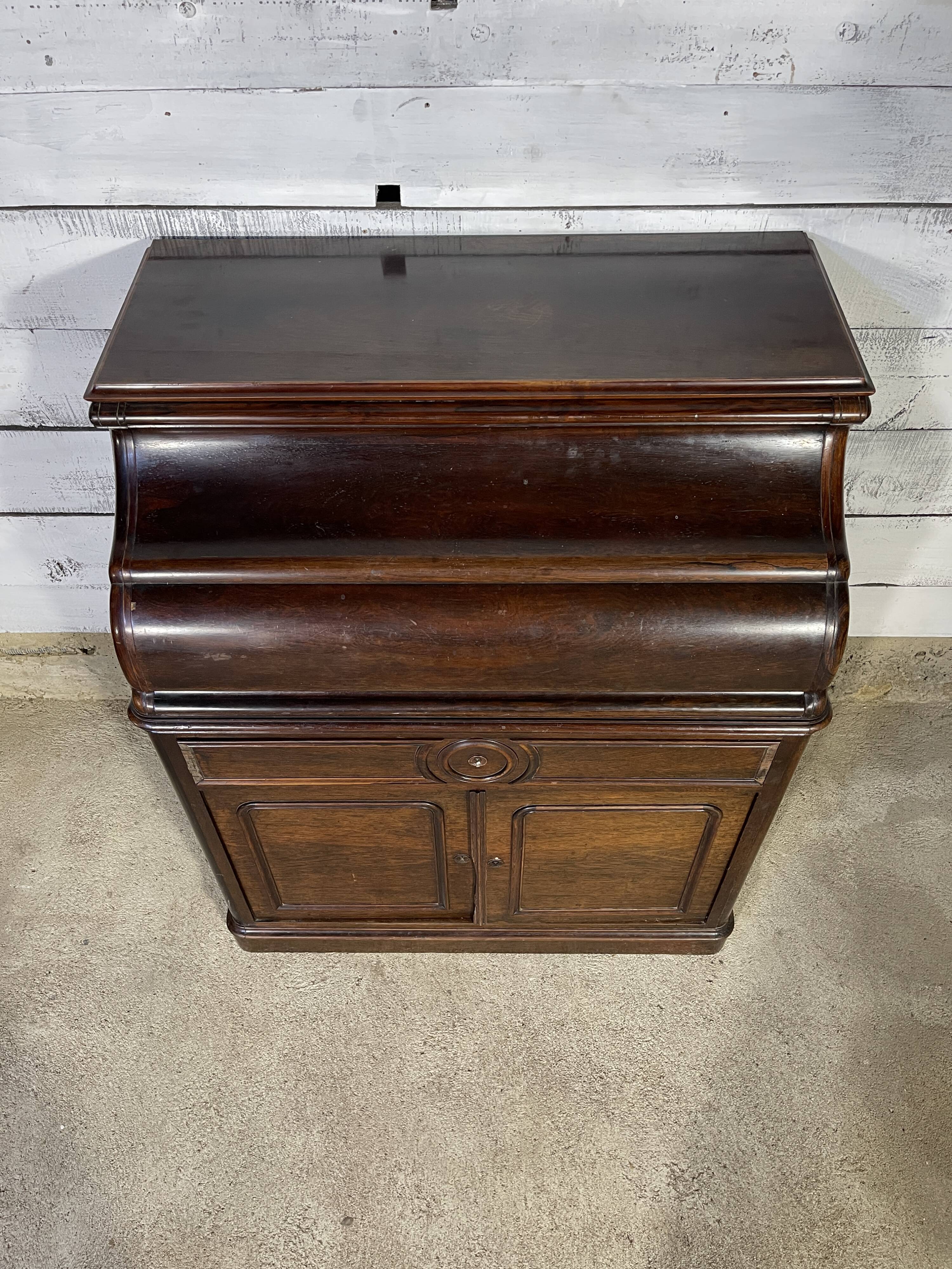 Railway chest of drawers