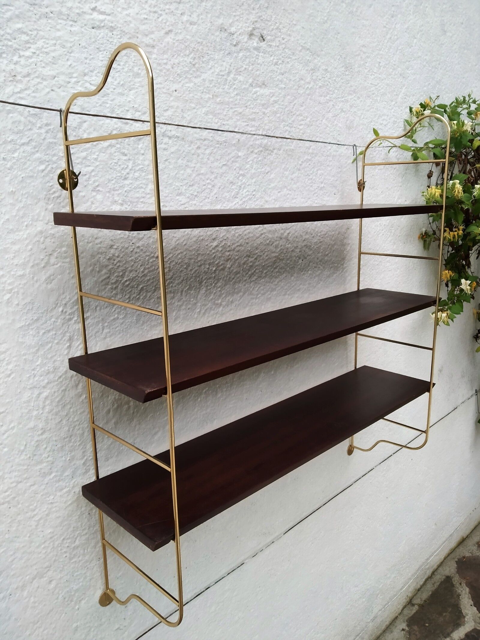 Etagère murale string bois-métal doré