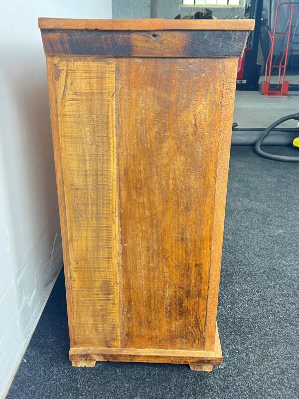 Petit buffet en bois ancien