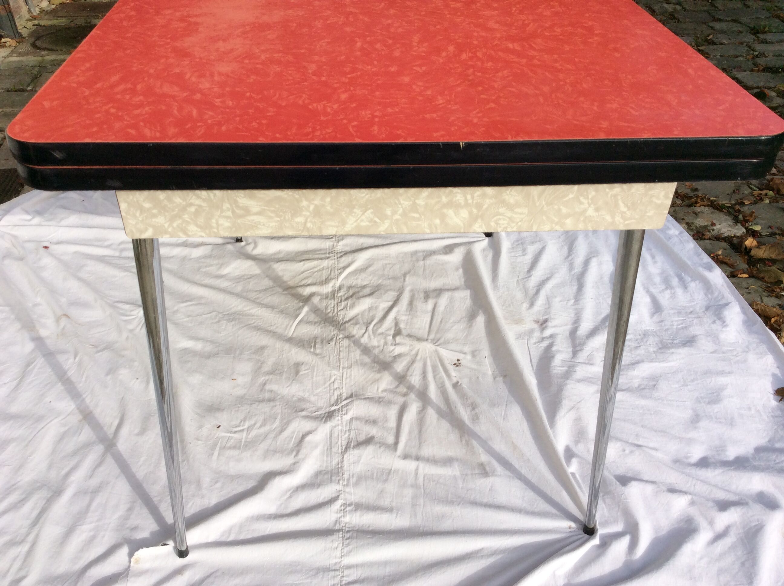 Kitchen 60' + 1 matching Chair table