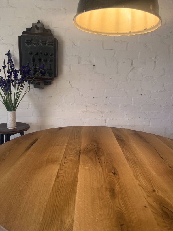 Table industrielle ronde en forme d'oeuf