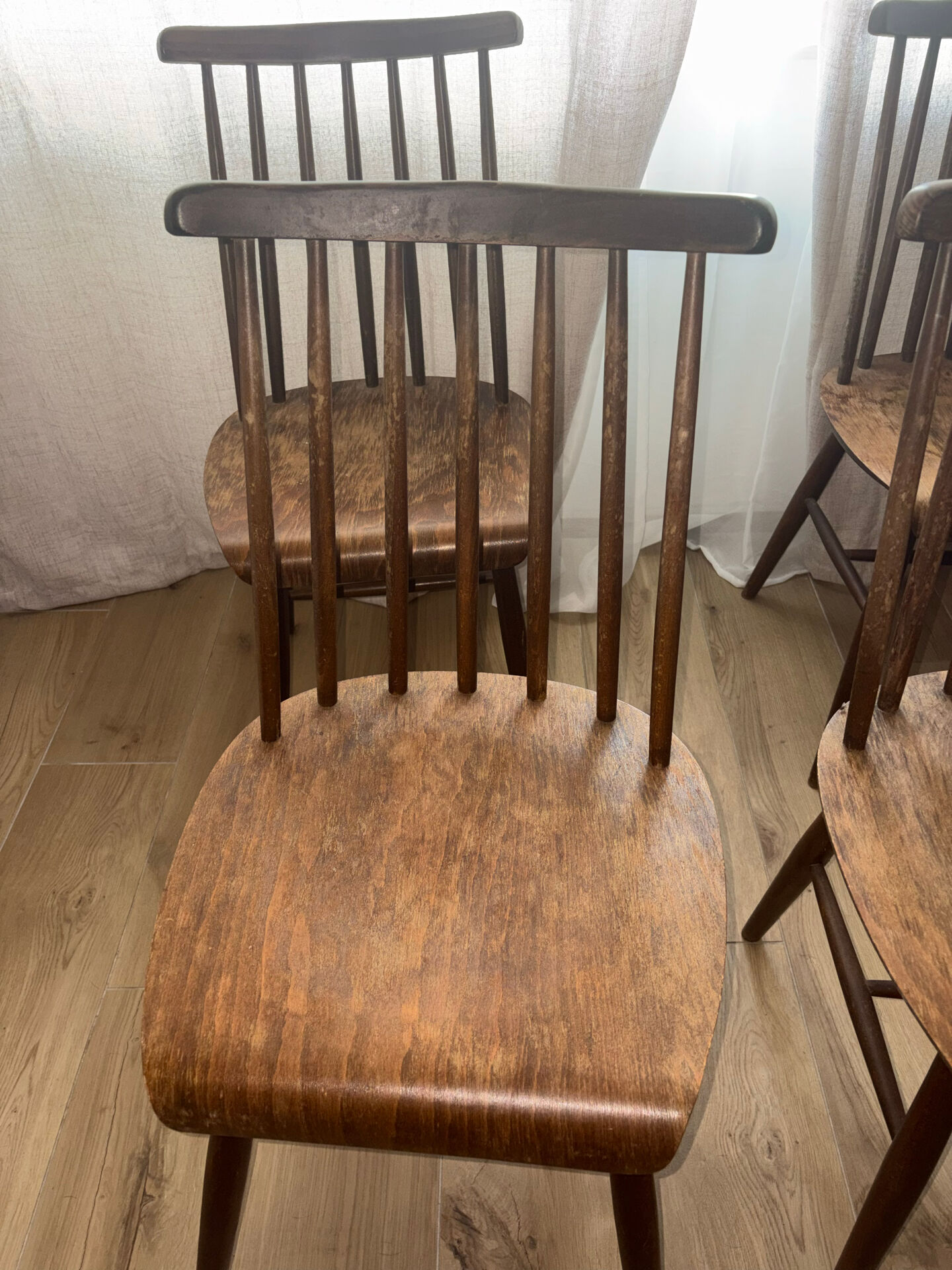 Chaise modèle Fanett