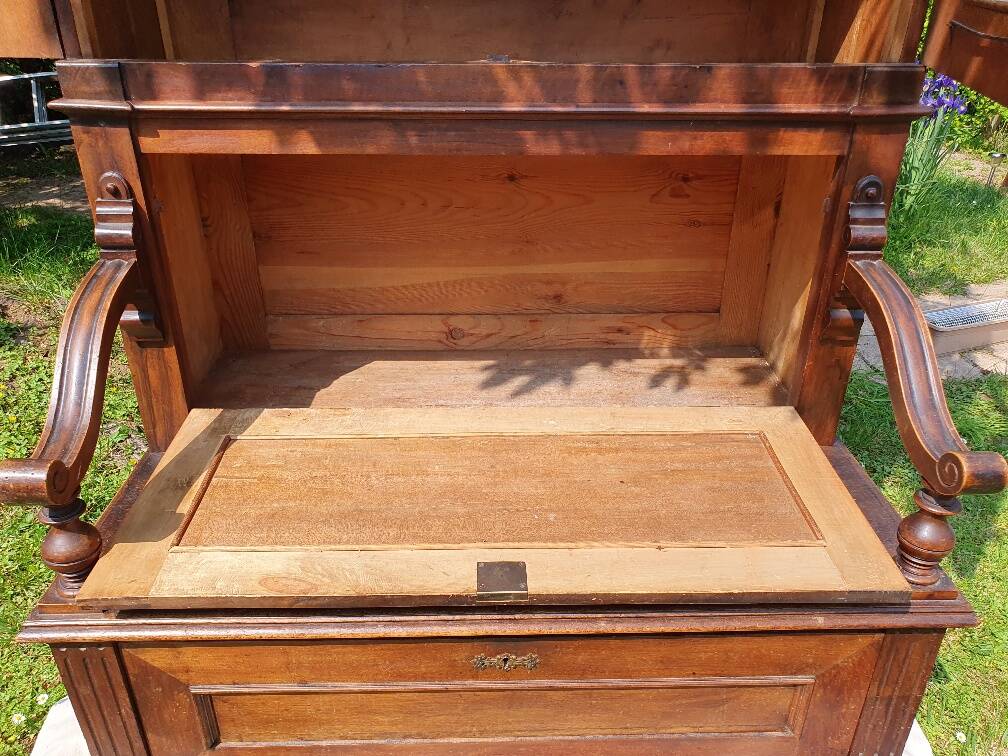 Vitrine avec banquette de salle d'attente de médecin XIXème siècle période
