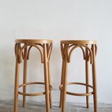 2 bar stools